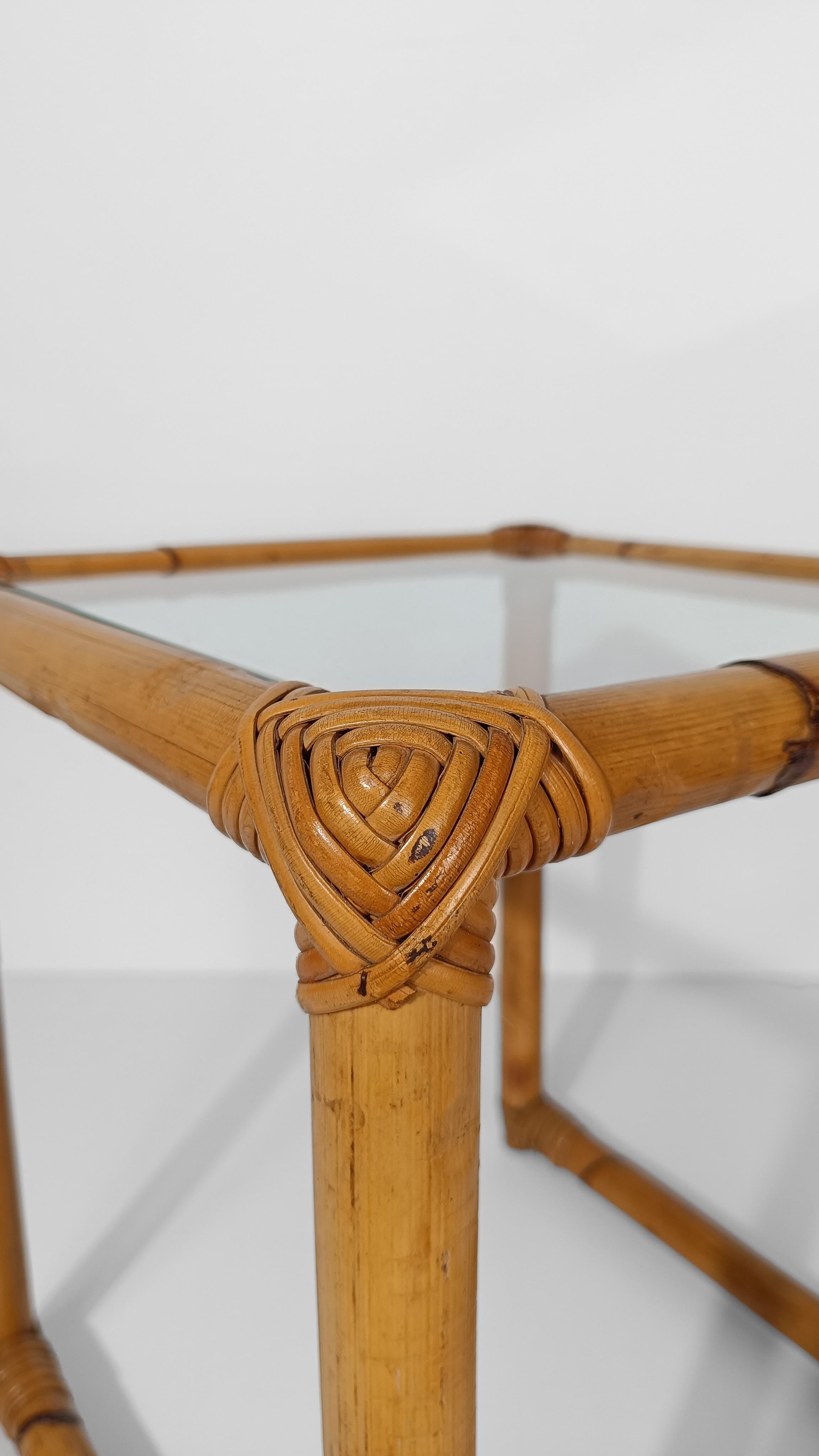 Italian Vintage Bamboo Cane and Rattan Nesting Tables with Clear Glass Top, 60s For Sale 1