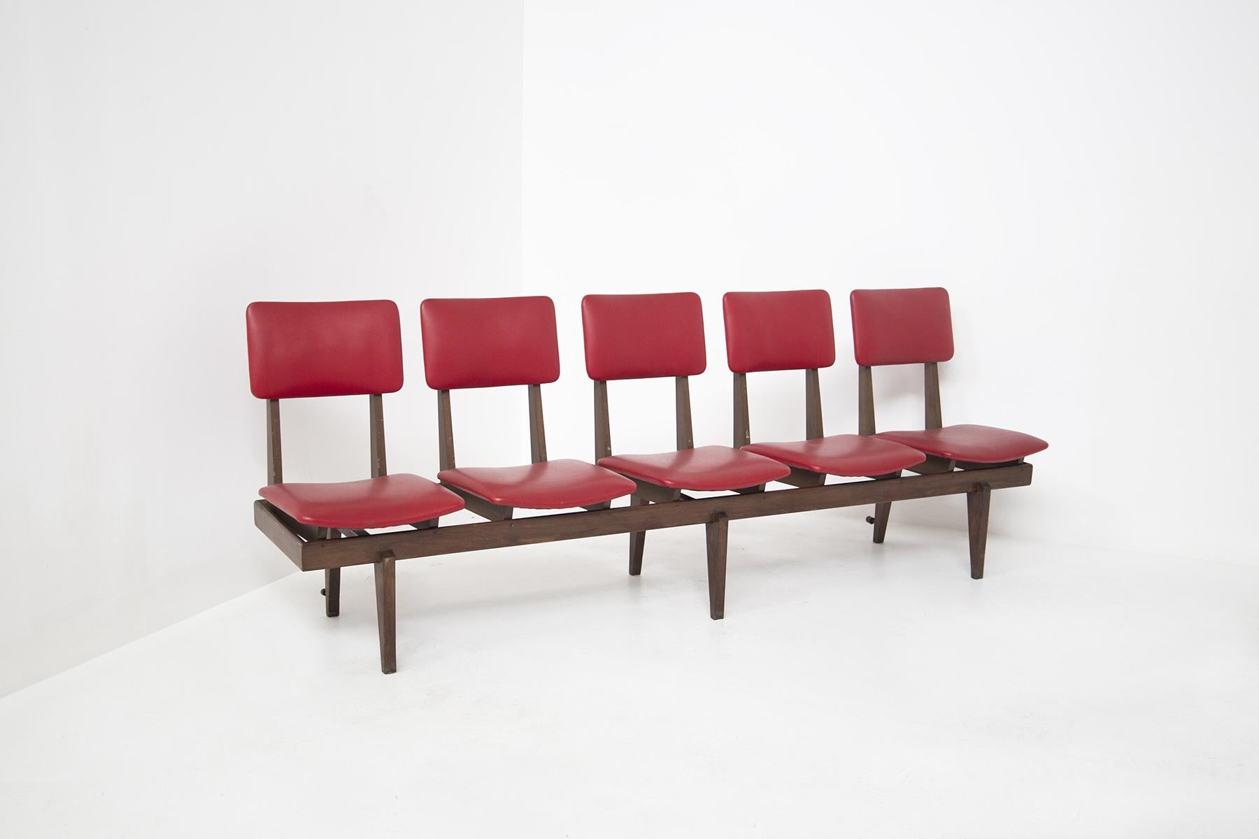 The vintage bench is of fine Italian manufacture and it is original from the 50s. It’s a multidirectional bench because the five seats can be placed to face the side needed, as you can see in pictures. This can be done easily thanks to an