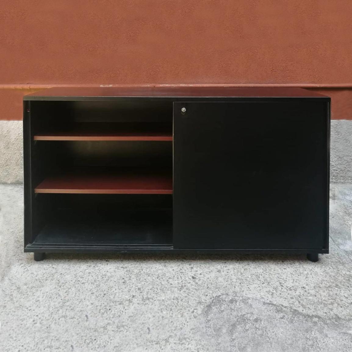 Italian vintage black metal cabinet by Osvaldo Borsani for Tecno, 1970s
Black painted metal cabinet from 1970s, with sliding doors and 4 internal burgundy shelves.
Produced by Osvaldo Borsani for Tecno.
Excellent general conditions.
Measures: 160x