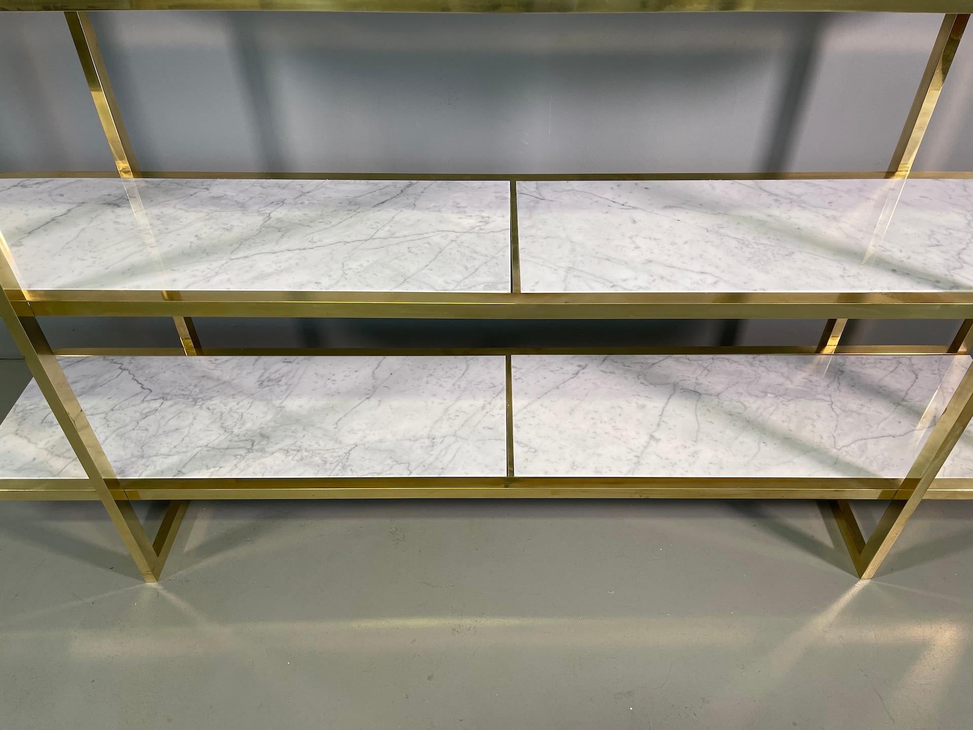 Italian Vintage Bookcase in Brass and Carrara Marble  For Sale 4