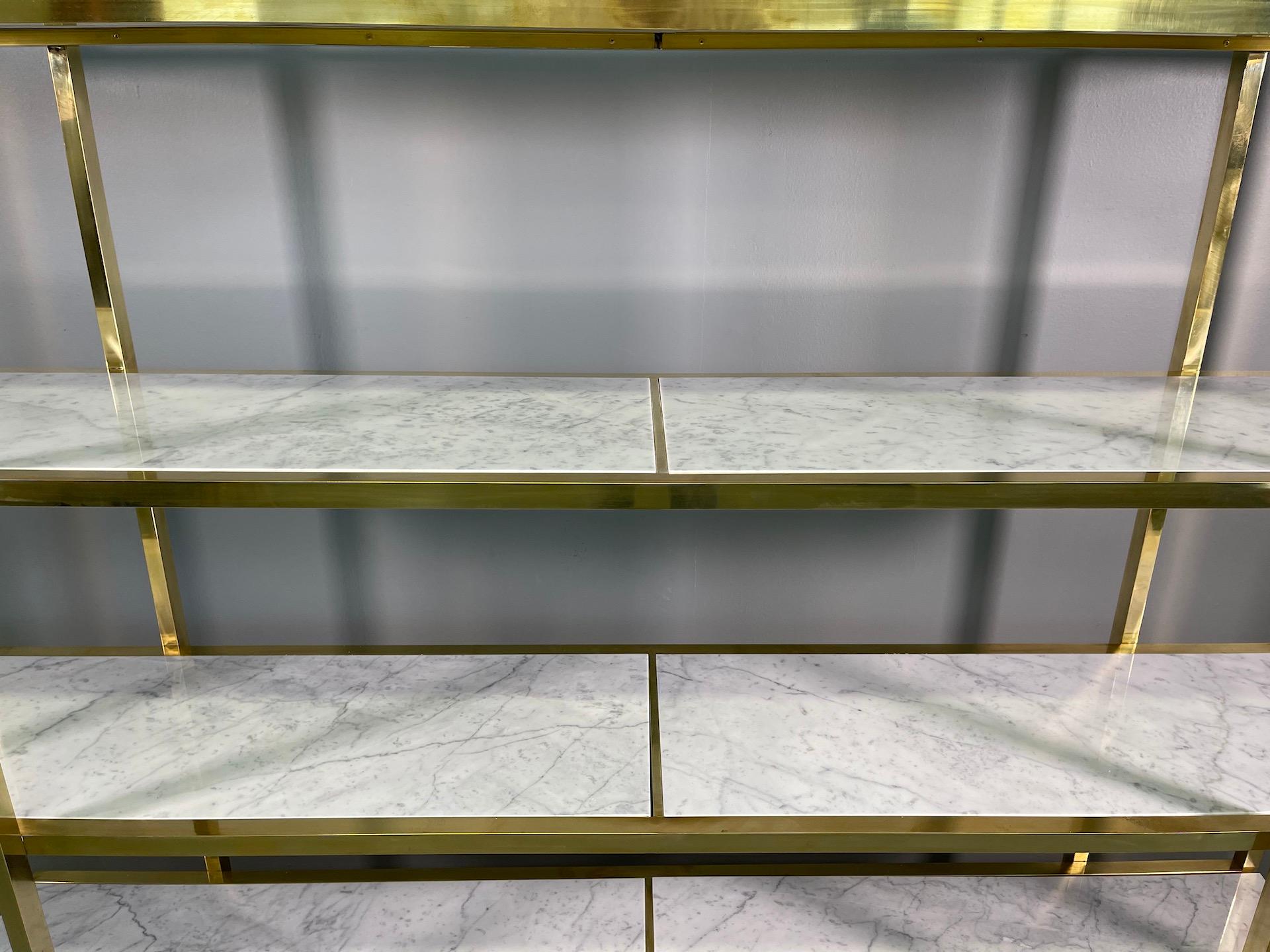 Italian Vintage Bookcase in Brass and Carrara Marble  For Sale 5