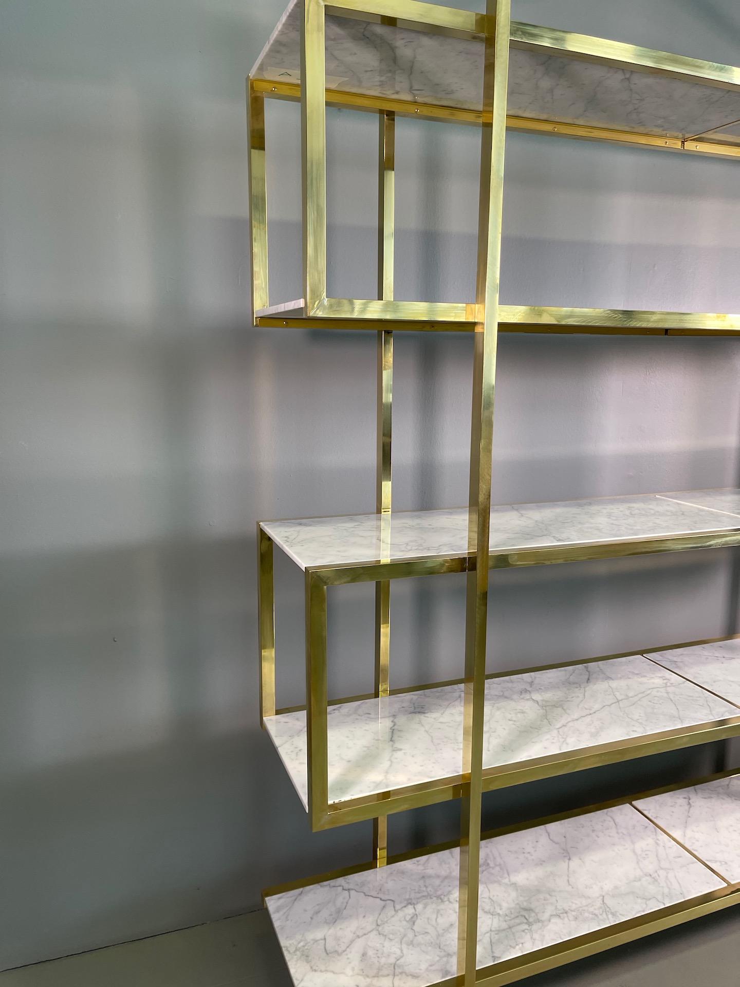 Italian Vintage Bookcase in Brass and Carrara Marble  For Sale 2