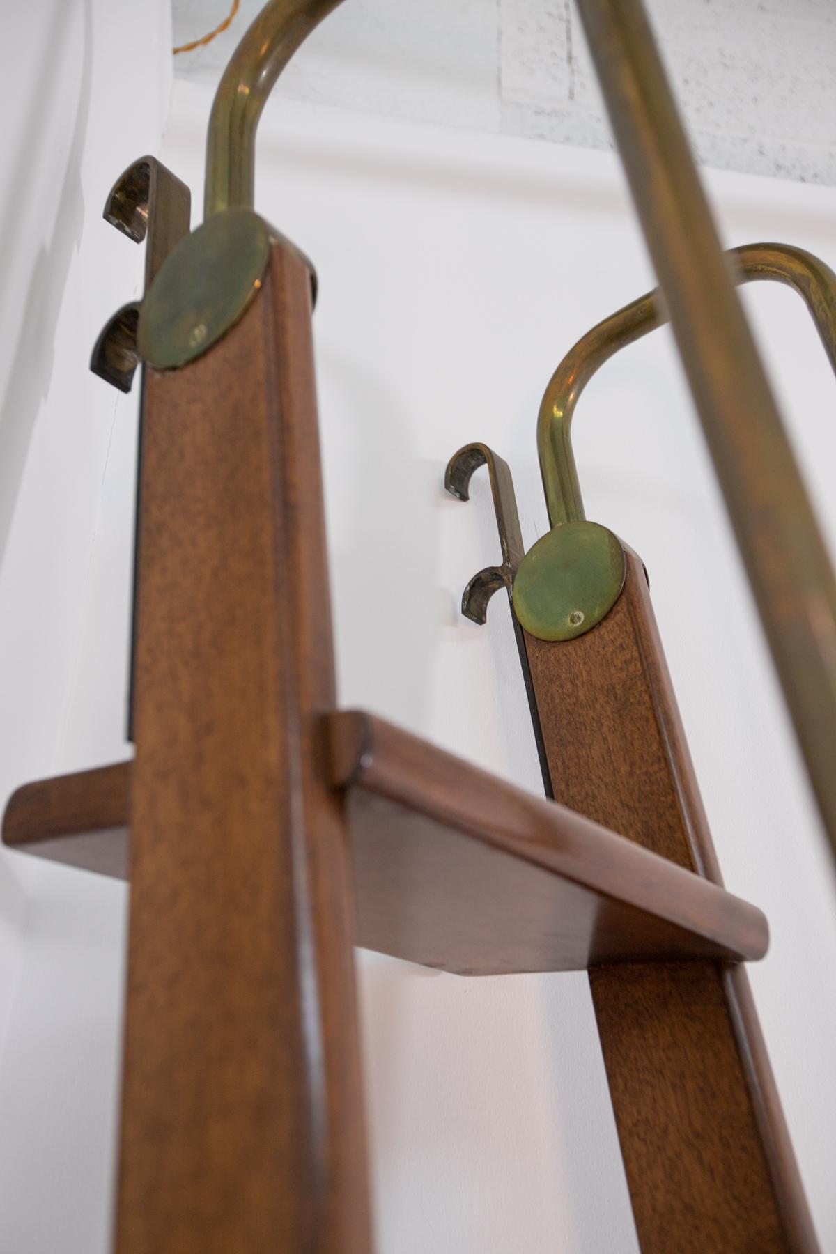 Italienische Vintage-Bücherregal-Leiter aus Messing und Holz 8