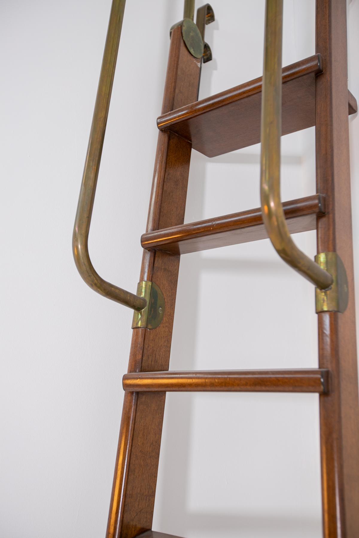 Italienische Vintage-Bücherregal-Leiter aus Messing und Holz 2