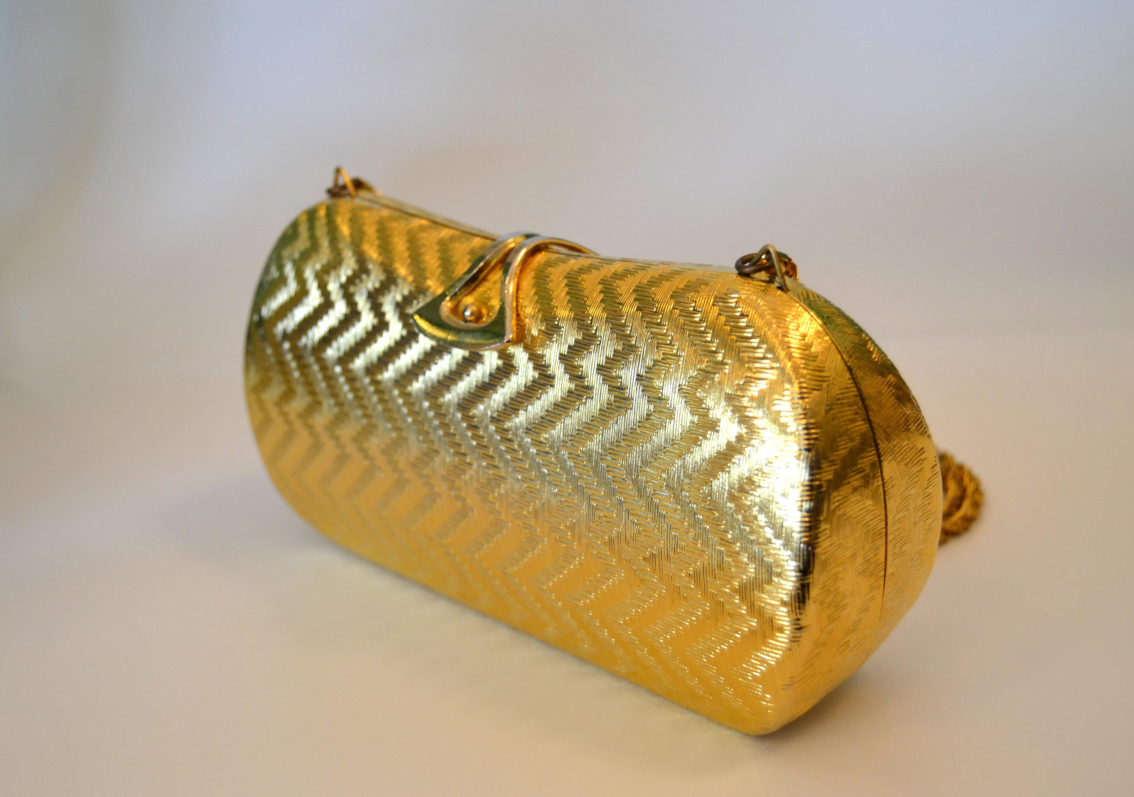 Italian Vintage Brass and Velvet Evening Handbag Night Out Purse Clutch Italy In Good Condition For Sale In Miami, FL