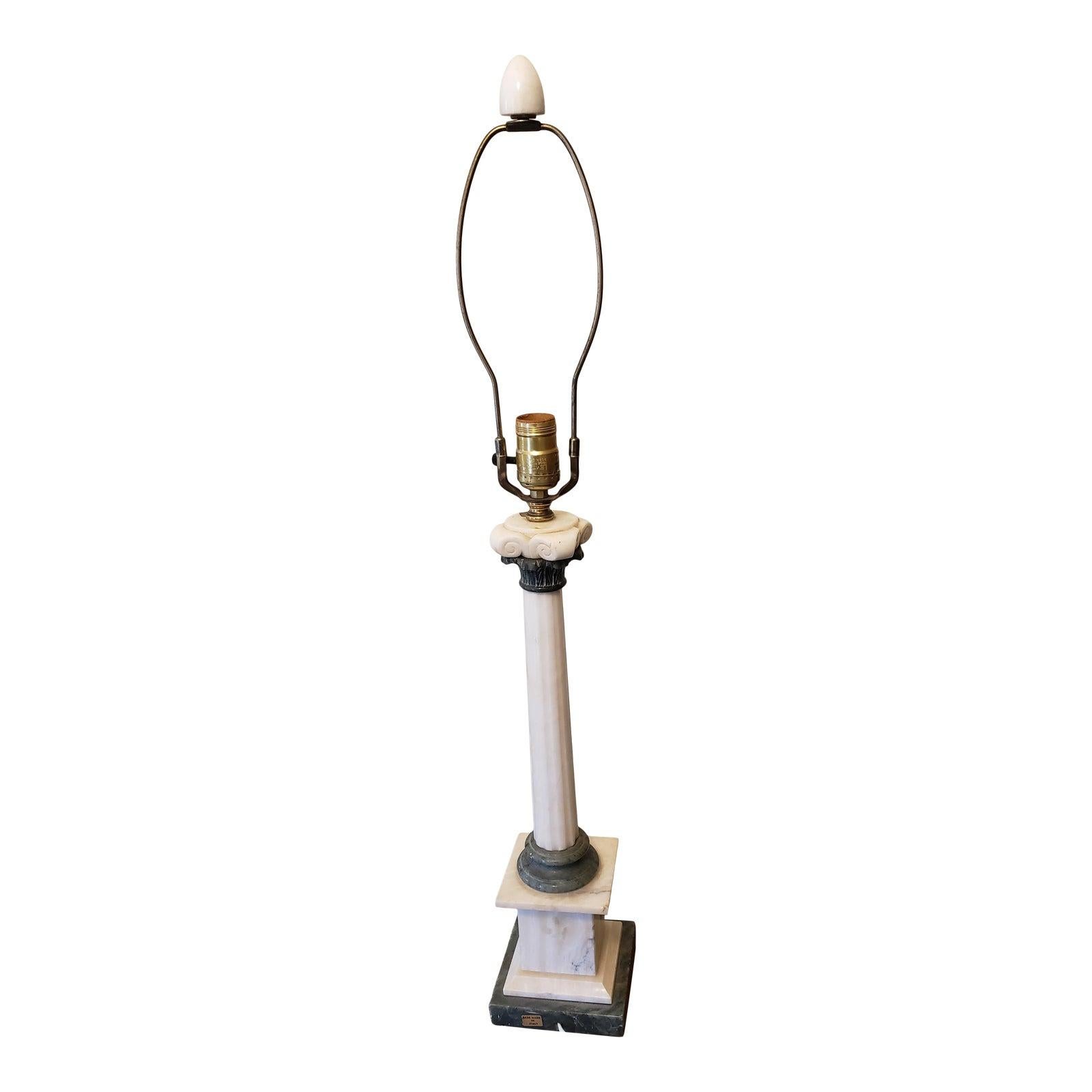 Lampe de bureau italienne vintage en marbre de Carrare en vente