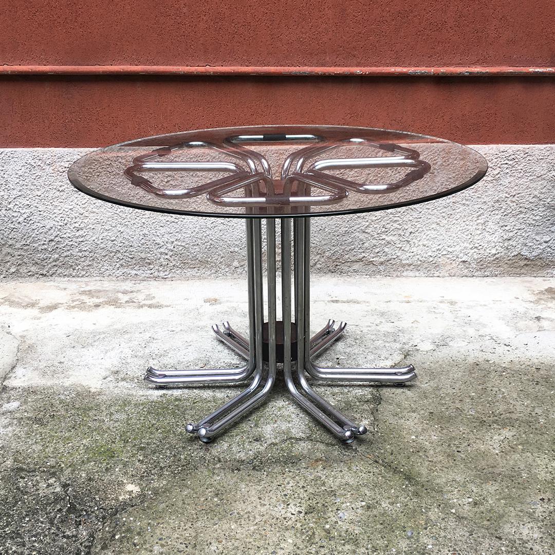 Italian vintage chromed steel, glass and wood detail dining table, 1970s
Dining table with chromed steel tubular structure, wooden parts and round top in bevelled glass,
circa 1970.
Good condition, undergoing restoration.
Measures 120 D x 75 H