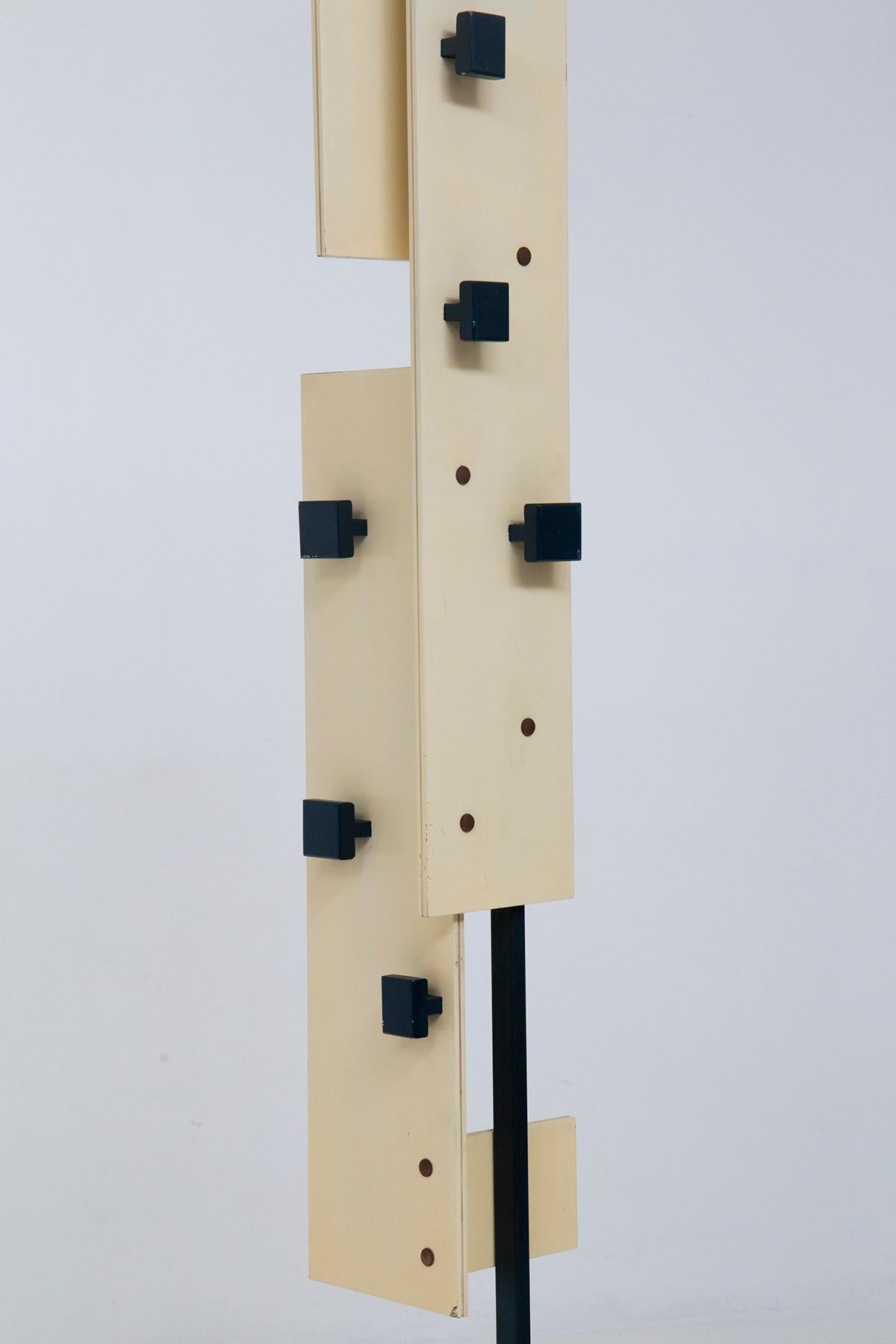 Italian Vintage Coat Racks in metal e wood blue and beige In Good Condition For Sale In Milano, IT
