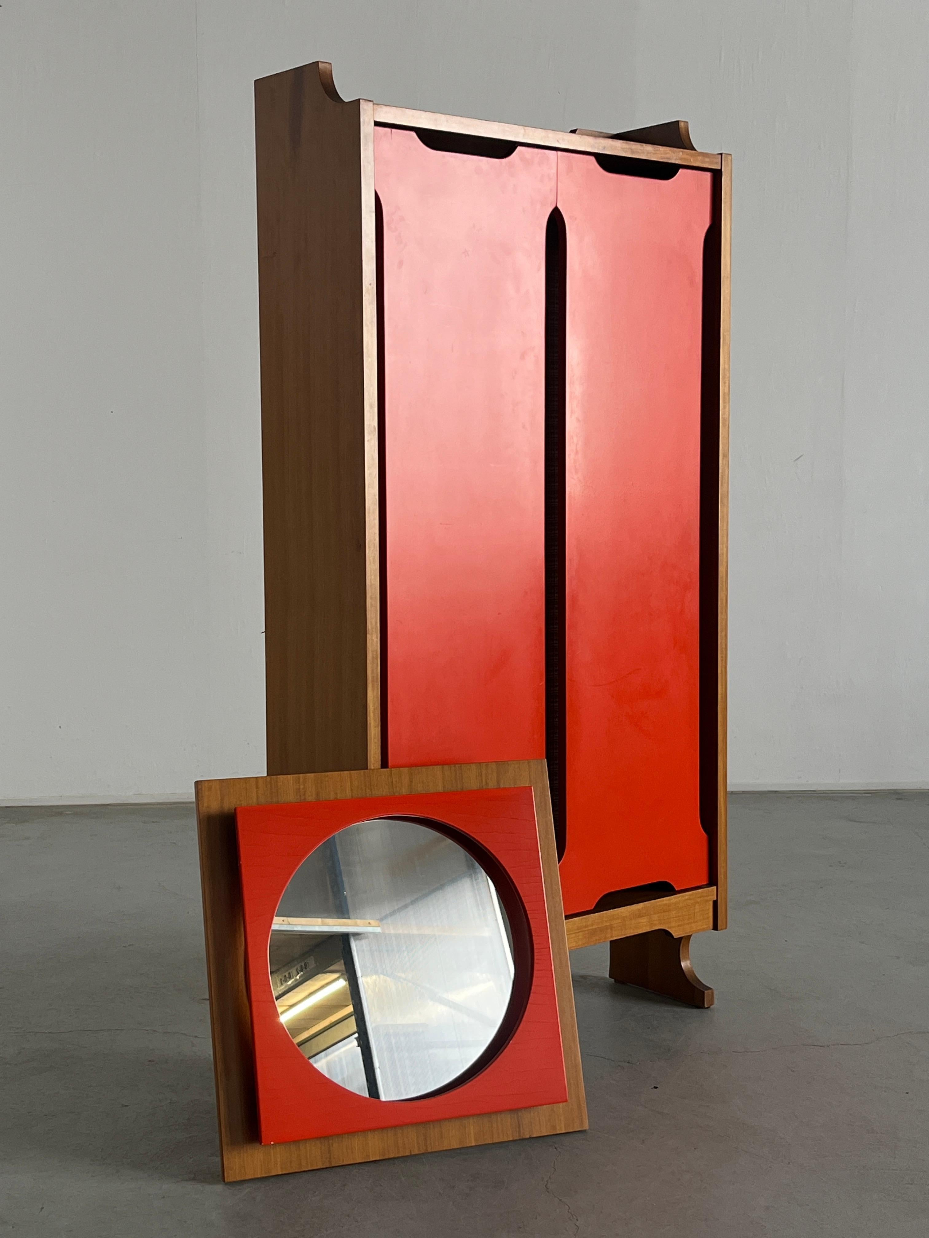 Fin du 20e siècle Cabinet en bois italien vintage constructiviste, Mid-Century Modern 1960s Italy en vente