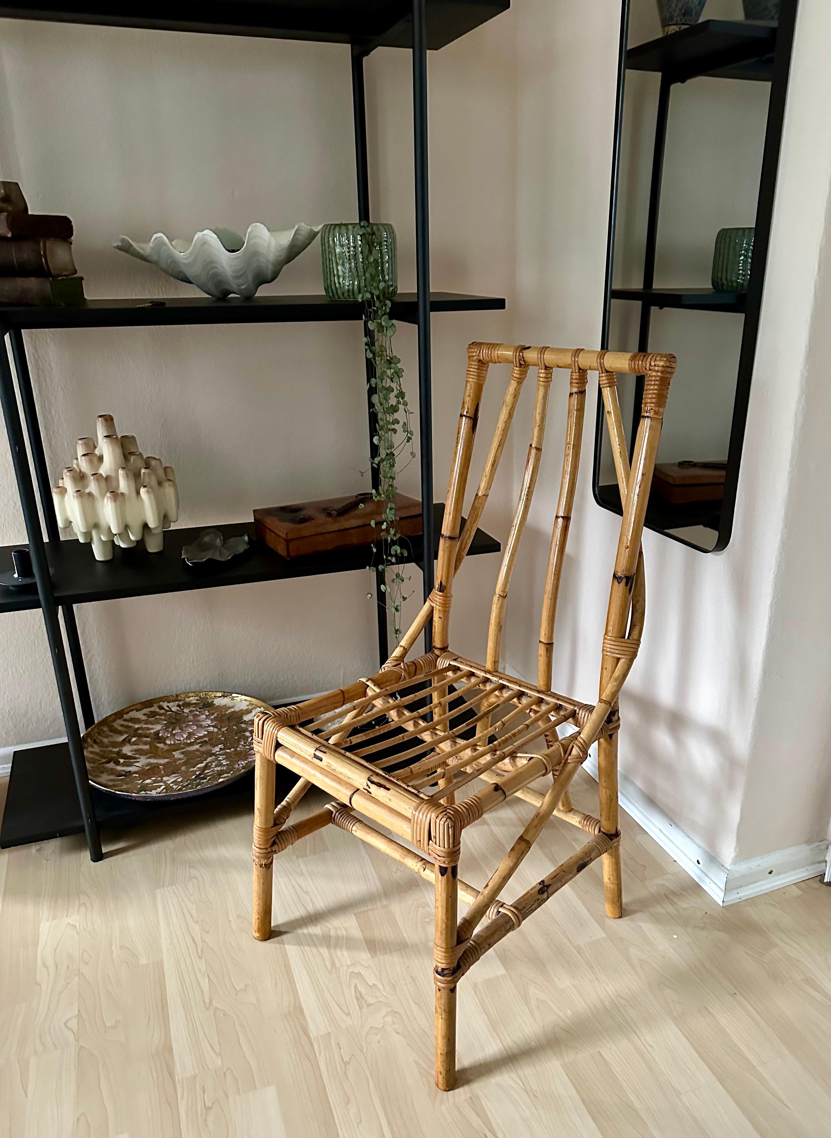 italian Vintage Craftsmanship: 1950s Rattan Chair –  Boho Chic Elegance  In Good Condition For Sale In Hamburg, DE