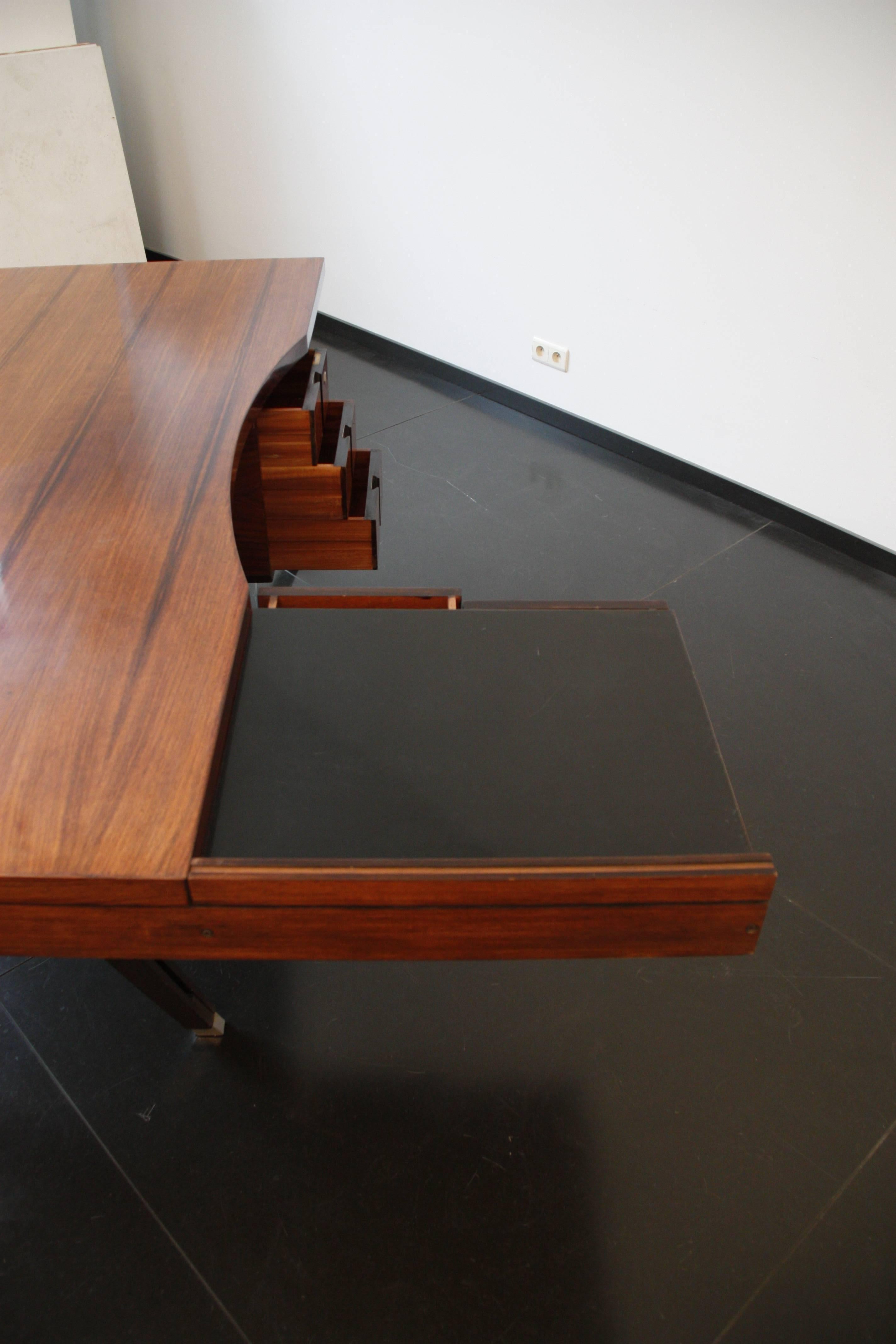 Large vintage desk in polish wood with drawers full drawers and two open sides and lateral elements in black Formica and polish wood design by Ico Parisi manufactured by MIM, Italy, circa 1955.
Measures: 82.67in x 39.37in depth 28.74in H. Side