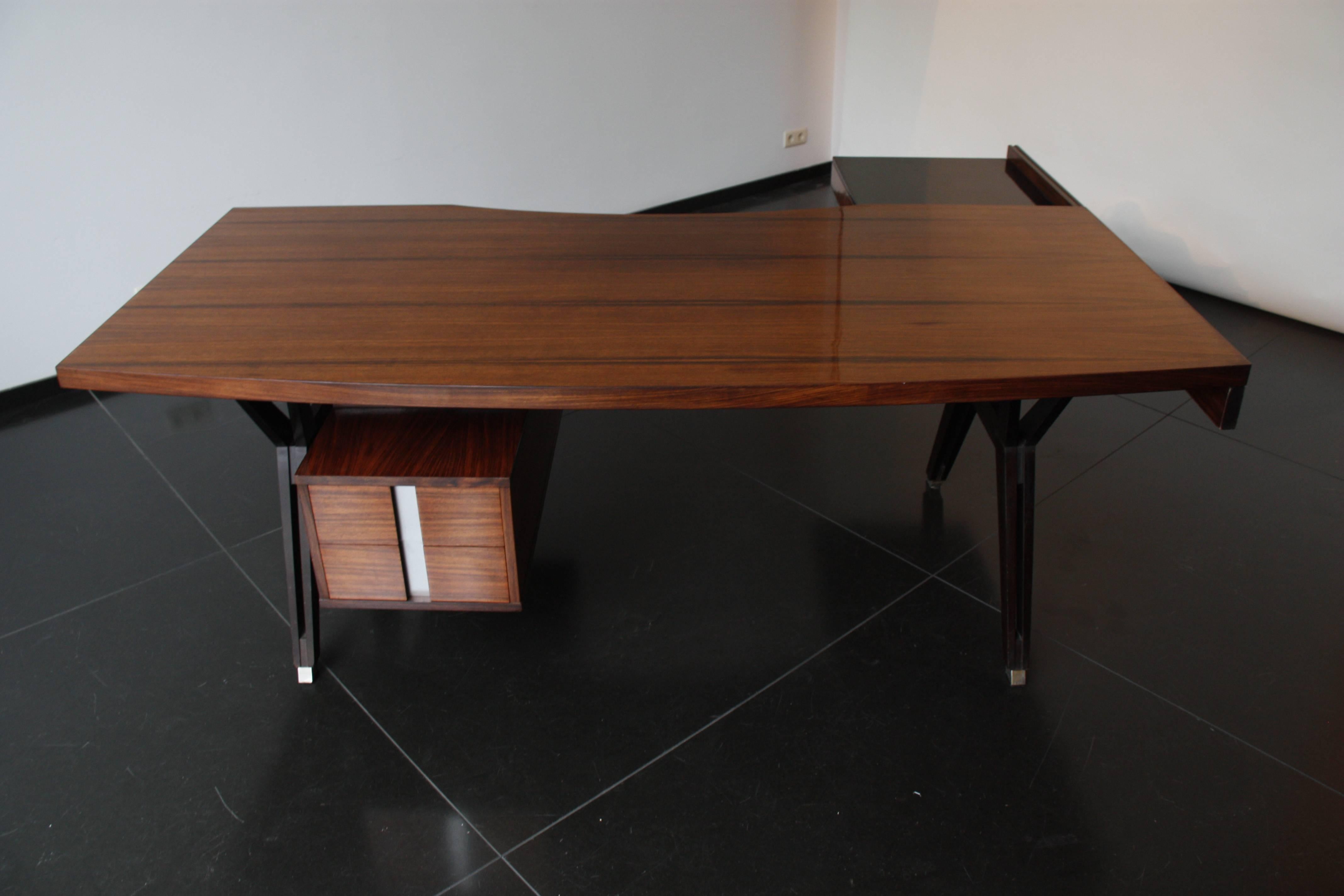 Italian Vintage Desk in Polish Wood by Ico Parisi for MIM, circa 1955 In Good Condition For Sale In Belgium, Brussels
