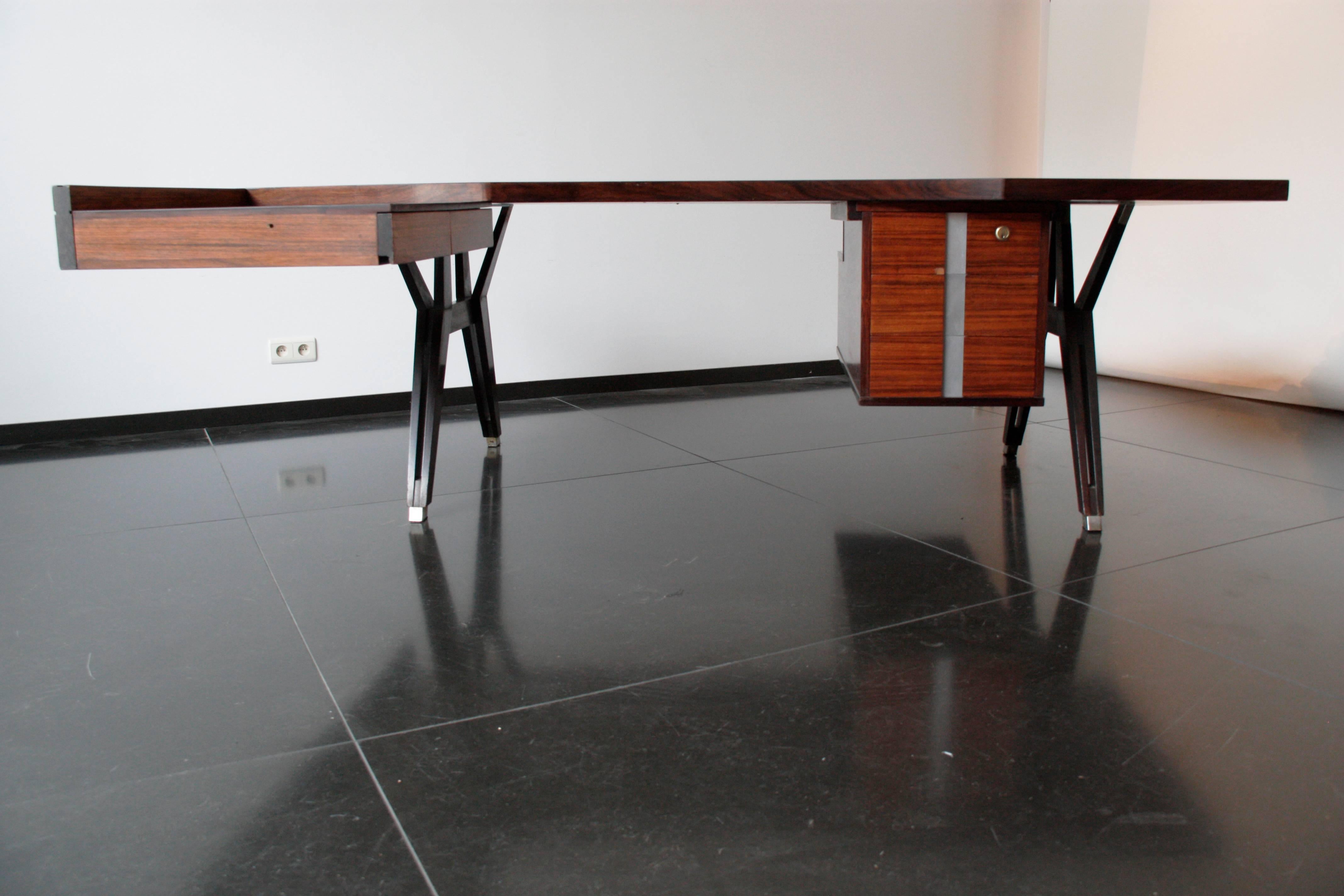 Mid-20th Century Italian Vintage Desk in Polish Wood by Ico Parisi for MIM, circa 1955 For Sale