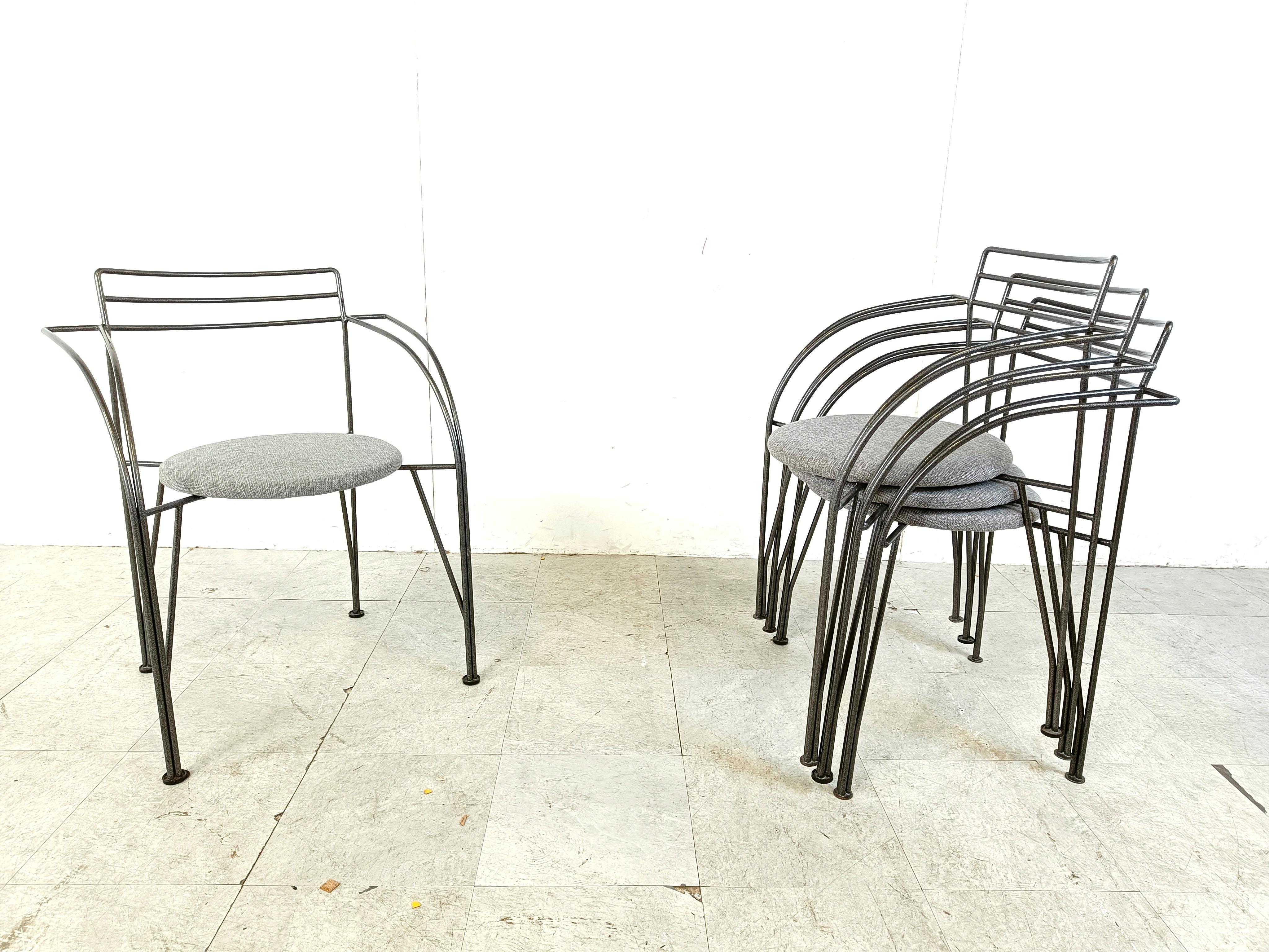 Set of 4 postmodern italian dining chairs with armrests.

Made out of grey metal frames and grey fabric seats.

Gorgeous timeless design.

Good condition

The chairs are stackable

1980s - Italy

Dimensions:
Height: 75cm/29.52