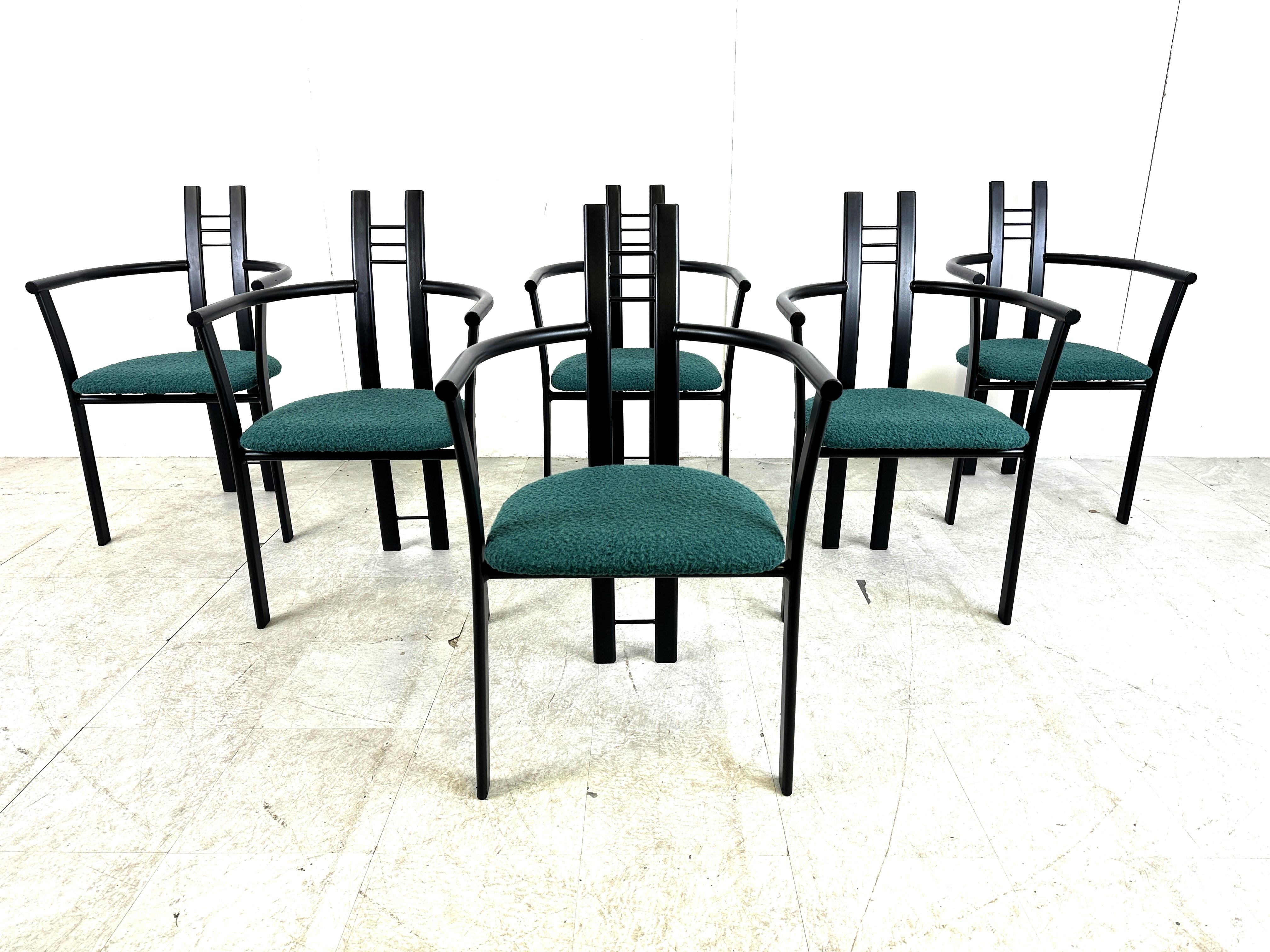 Set of 6 postmodern italian dining chairs with armrests.

Made out of black metal frames and turquoise upholstered fabric seats.

Gorgeous timeless design.

Good condition

1980s - Italy

Dimensions:
Height: 90cm/35.43