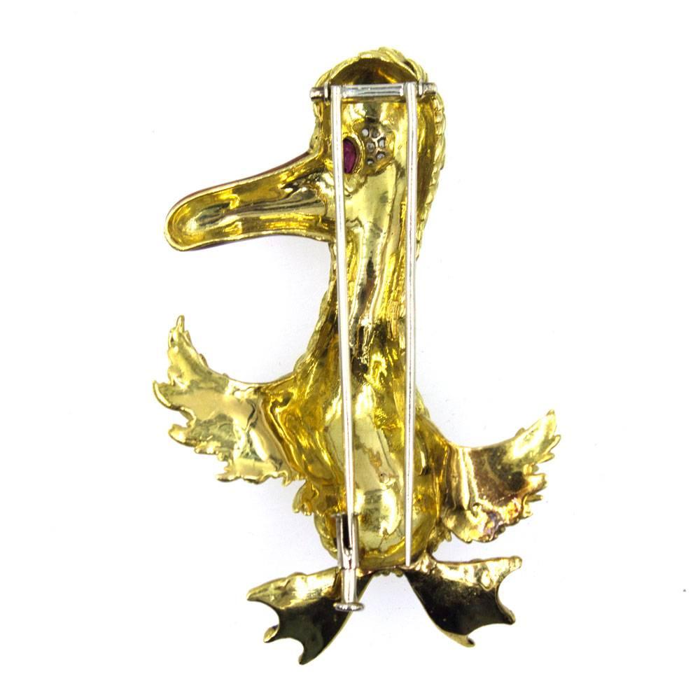 Round Cut Italian Vintage Enamel 18 Karat Yellow Gold Duck Brooch Pin