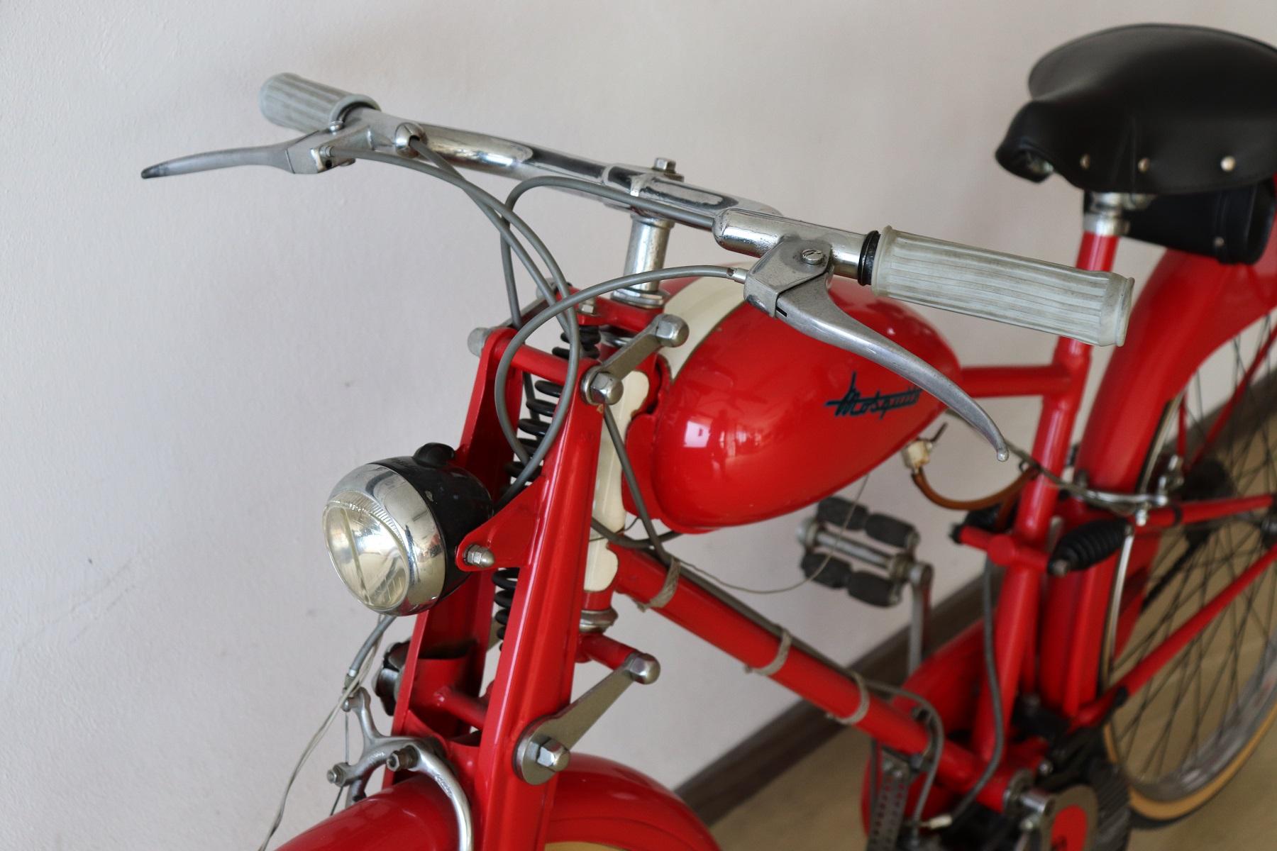 Rare collector's item! Italian Vintage Icon the Mosquito a particular motorcycle born from a bicycle and produced between the years 1946 and 1970 by the Italian company Garelli. The idea of designing an auxiliary bicycle engine came to the Milanese