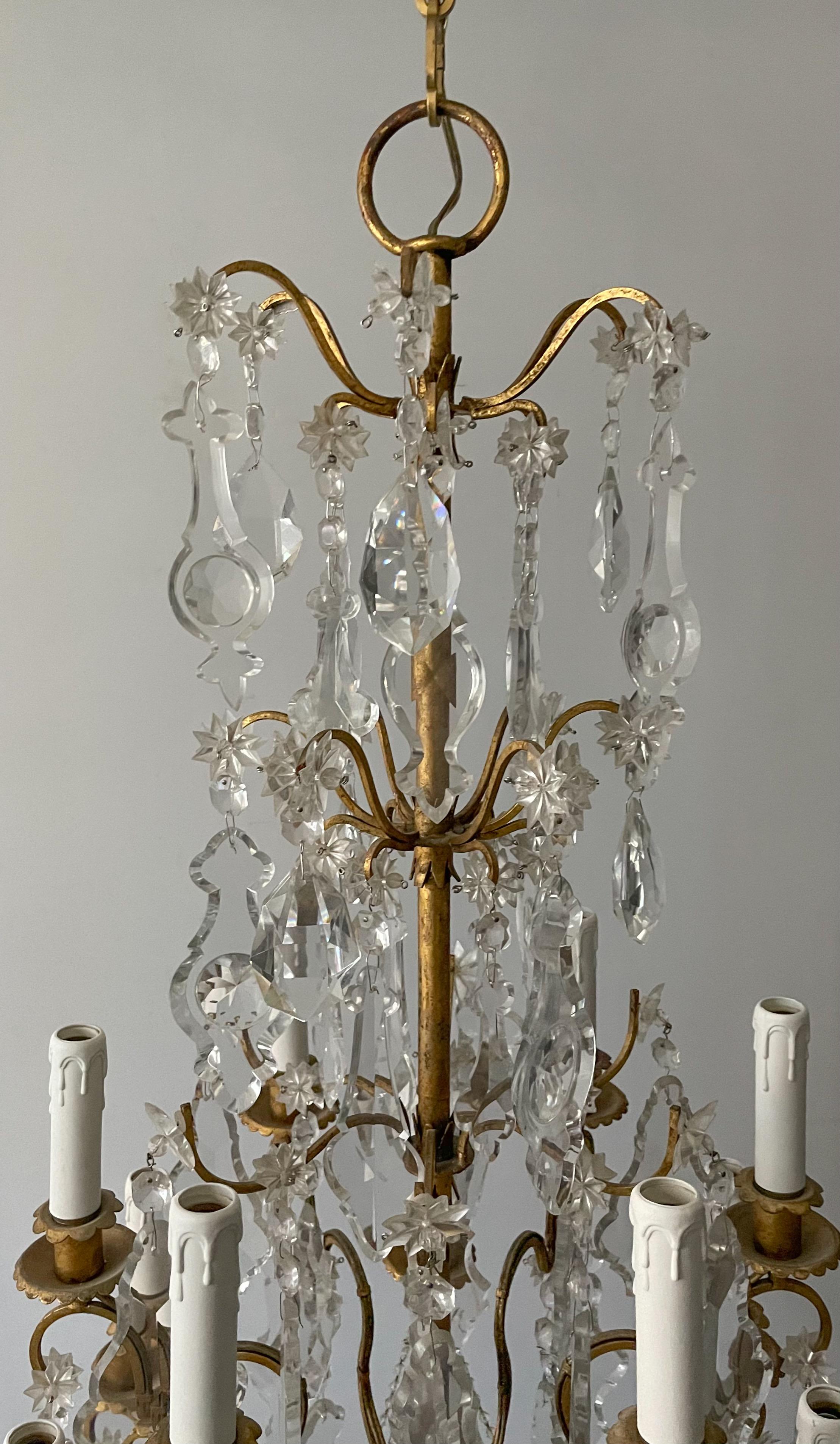 Louis XVI Lustre Italien Vintage en Fer Doré et Cristal  en vente