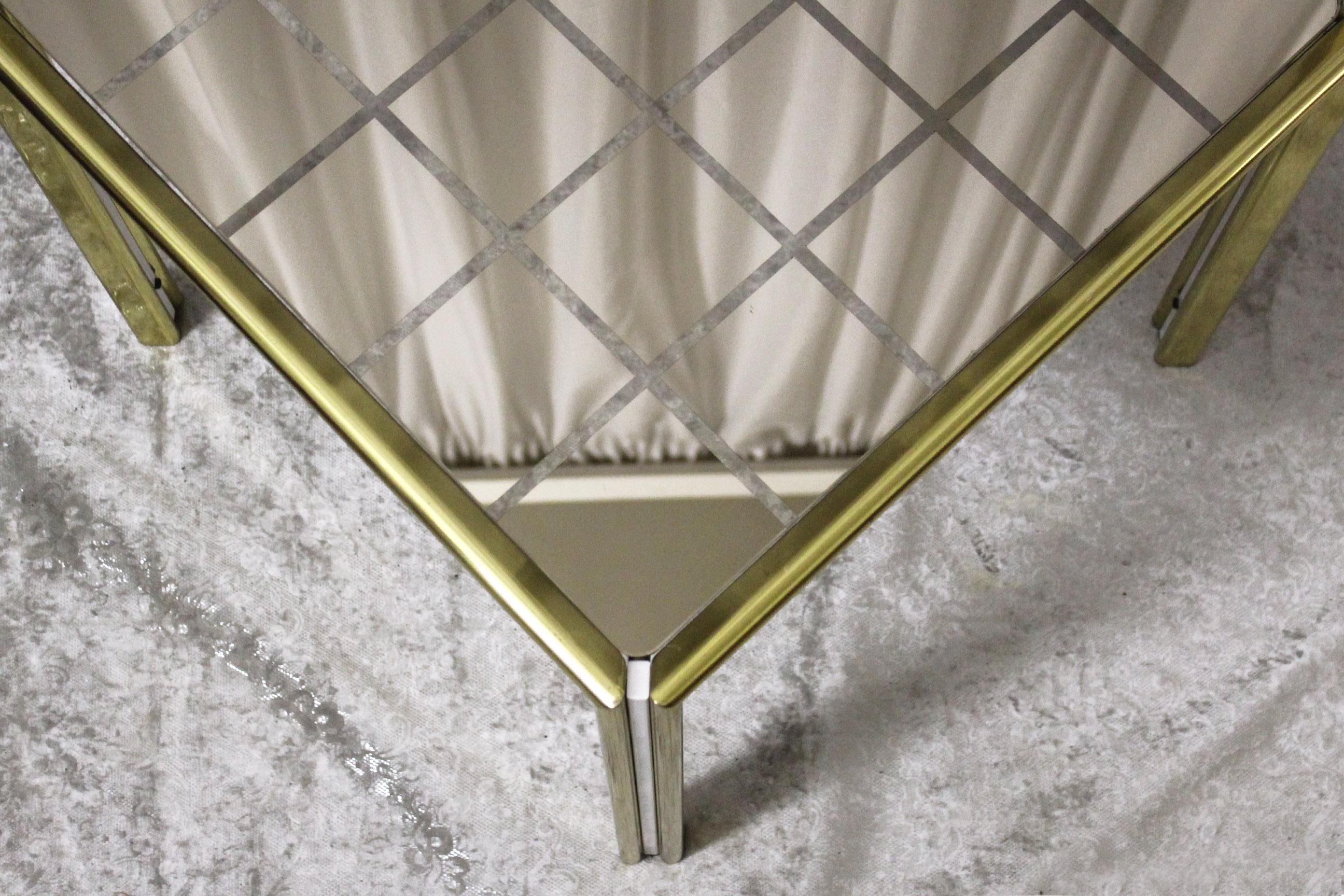 Vintage gold chromed and glass coffee table, Italy 1970s In Good Condition For Sale In Ceglie Messapica, IT