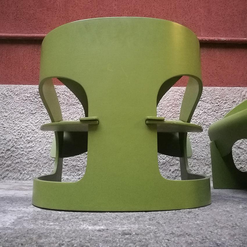 Italian vintage green wood 4801 armchair by Joe Colombo for Kartell, 1964
This Italian beauty was designed by Joe Colombo for Kartell in the 1964, is called 4801 model and its made from curved wrapped green lacquered plywood. The sculptural profile