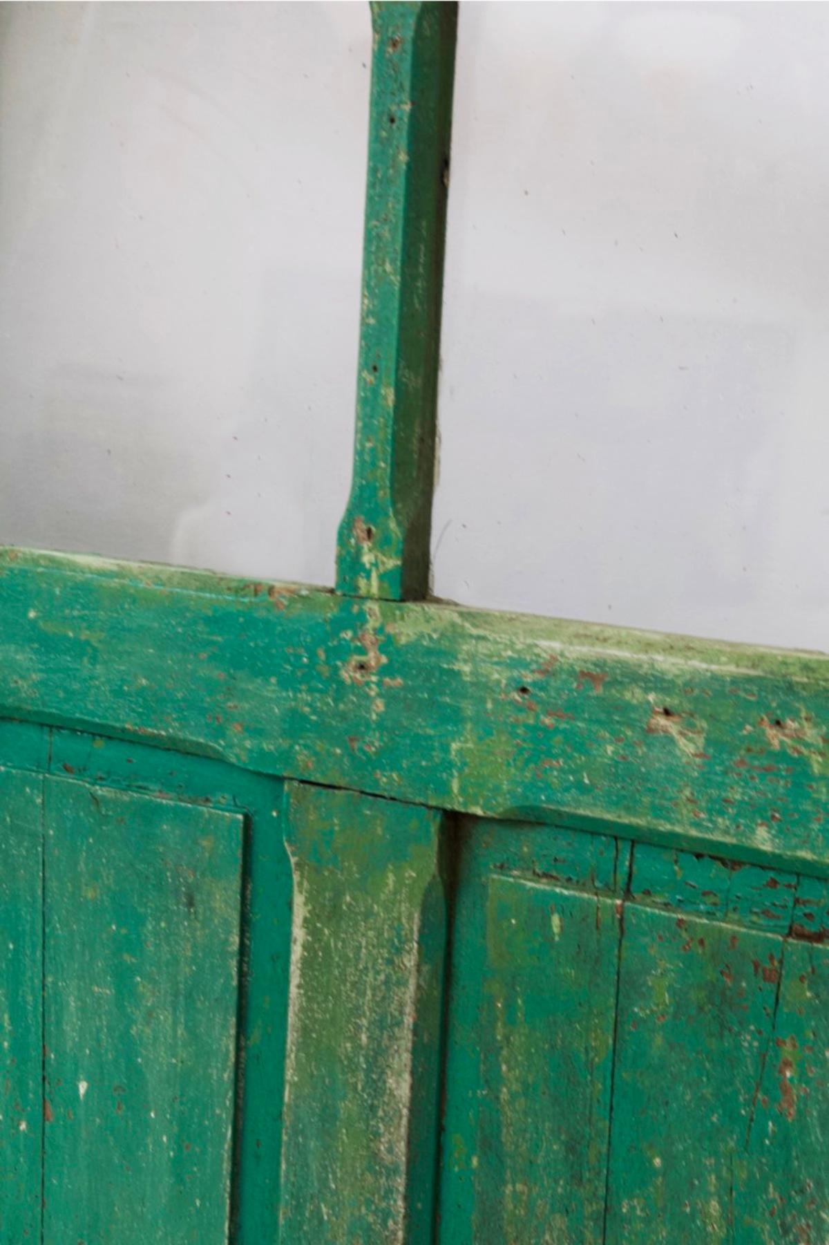 Italian Vintage Green Wooden Door from Capri In Fair Condition For Sale In Milano, IT