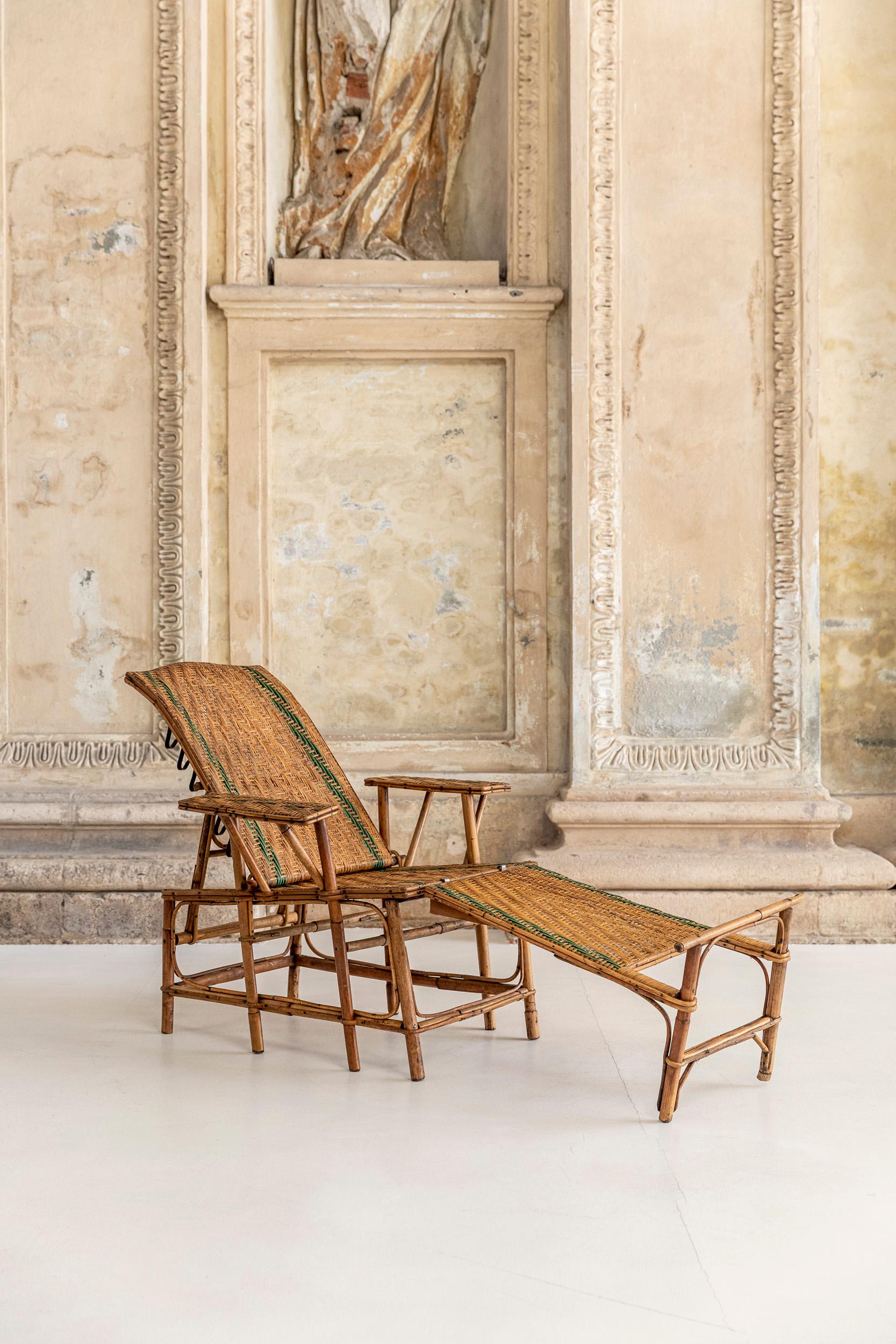 Elegant deck chair made of hand-woven rattan from '40s in Italy. 
This lounge chair present a structure formed by two separate parts, the seat supported by eight legs and the footrest, that can be hooked or removed by two metal hooks at the