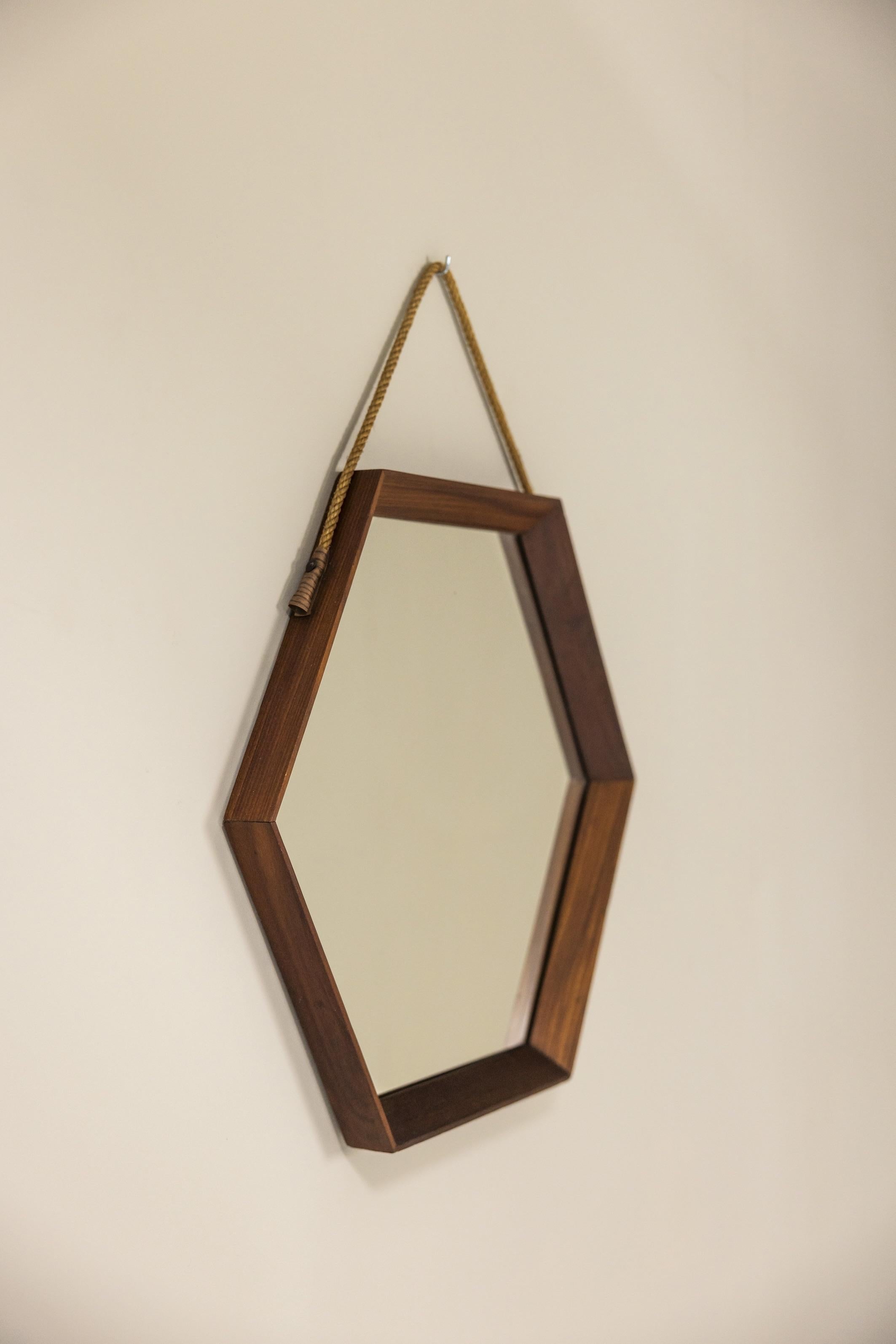 Espejo hexagonal vintage italiano de teca, Italia Años 60 Italiano en venta