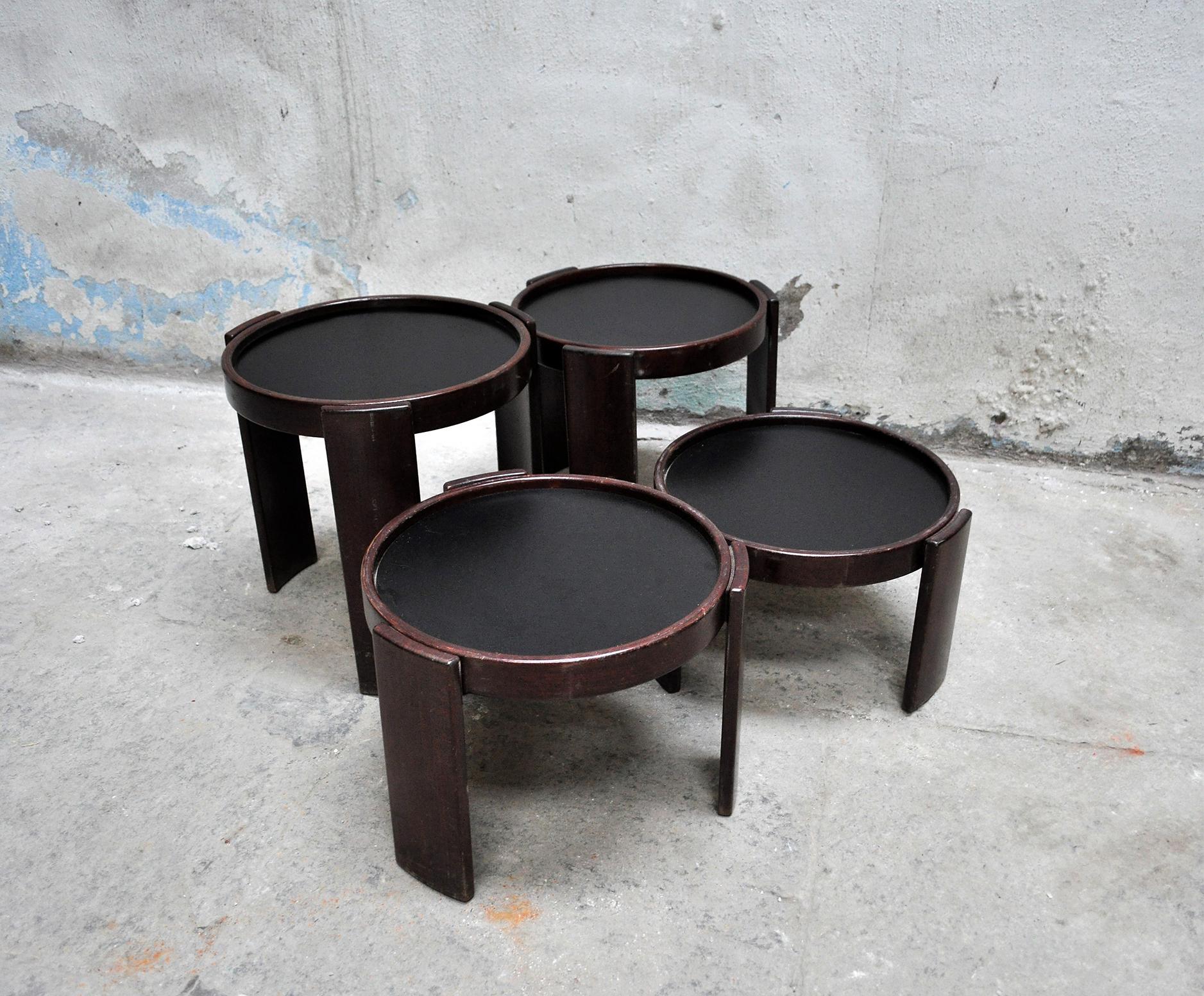 Italian Vintage Interlocking Tables by Gianfranco Frattini for Cassina, 1960s In Good Condition For Sale In Torino, Italy