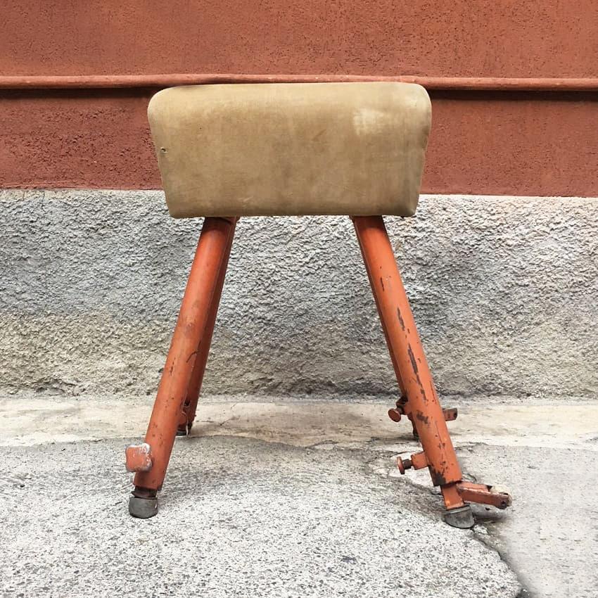 Italian vintage iron and suede gym horse, 1960s
Horse in iron and suede, excellent general condition.
Very good condition.
Measures: 90 x 60 x 90 H cm.
 