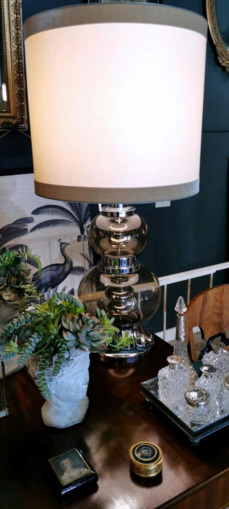 Italienische Vintage-Lampe aus Stahl und Rauchglas im Angebot 6