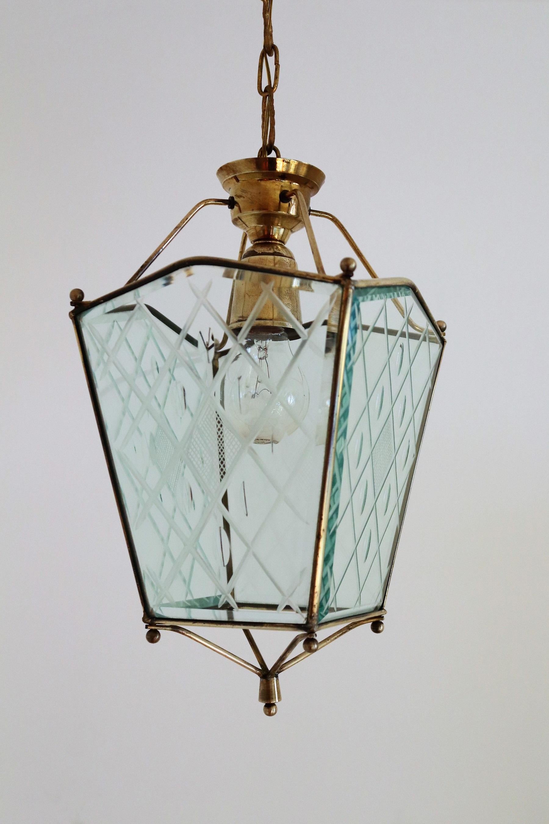 Lanterne italienne vintage en verre taillé en cristal et laiton, années 1950 en vente 6
