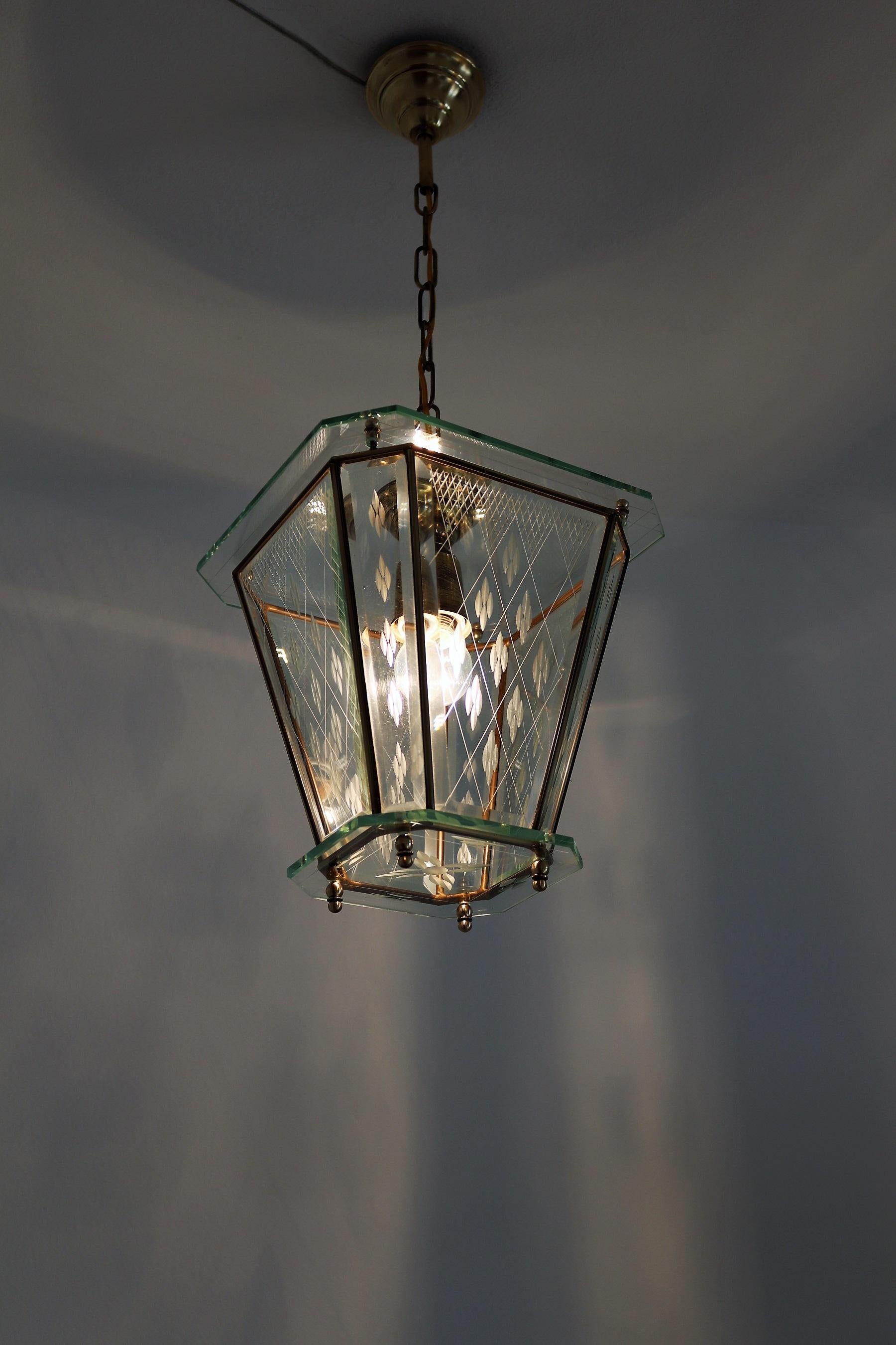 Italian Vintage Lantern in Crystal Cut Glass and Brass, 1950s For Sale 9