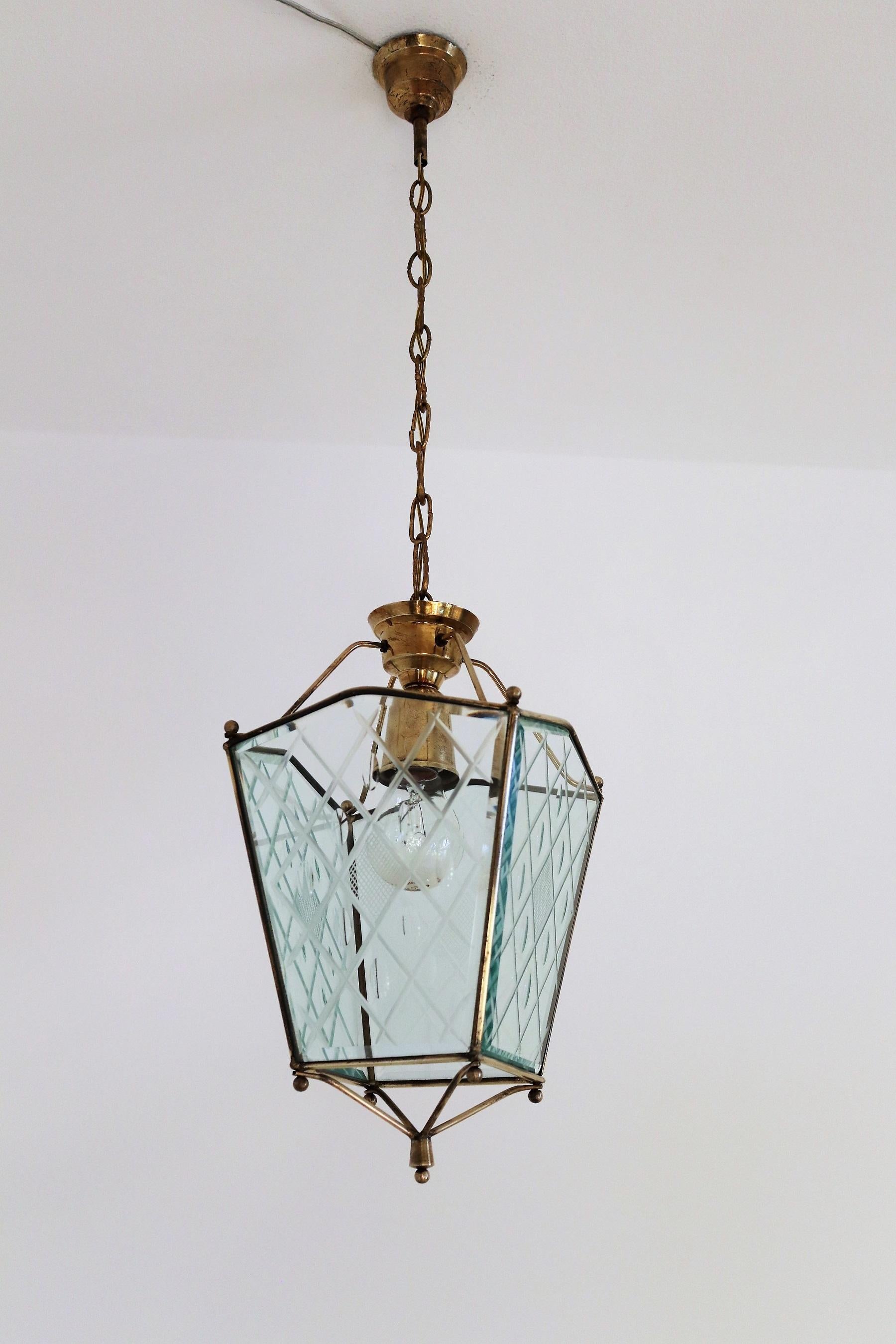Mid-Century Modern Lanterne italienne vintage en verre taillé en cristal et laiton, années 1950 en vente