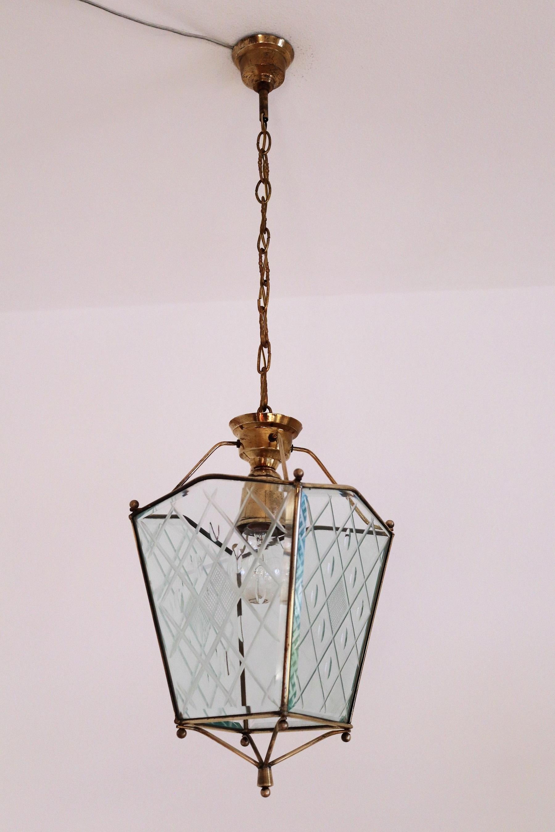 Milieu du XXe siècle Lanterne italienne vintage en verre taillé en cristal et laiton, années 1950 en vente