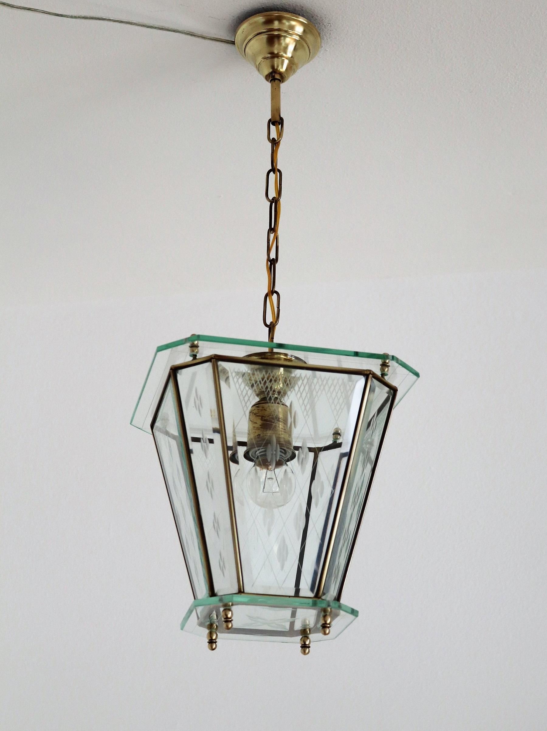 Italian Vintage Lantern in Crystal Cut Glass and Brass, 1950s For Sale 1