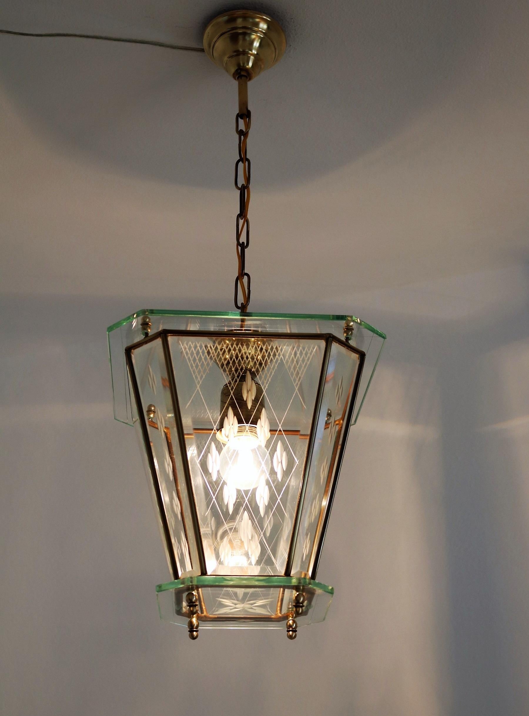Italian Vintage Lantern in Crystal Cut Glass and Brass, 1950s For Sale 3