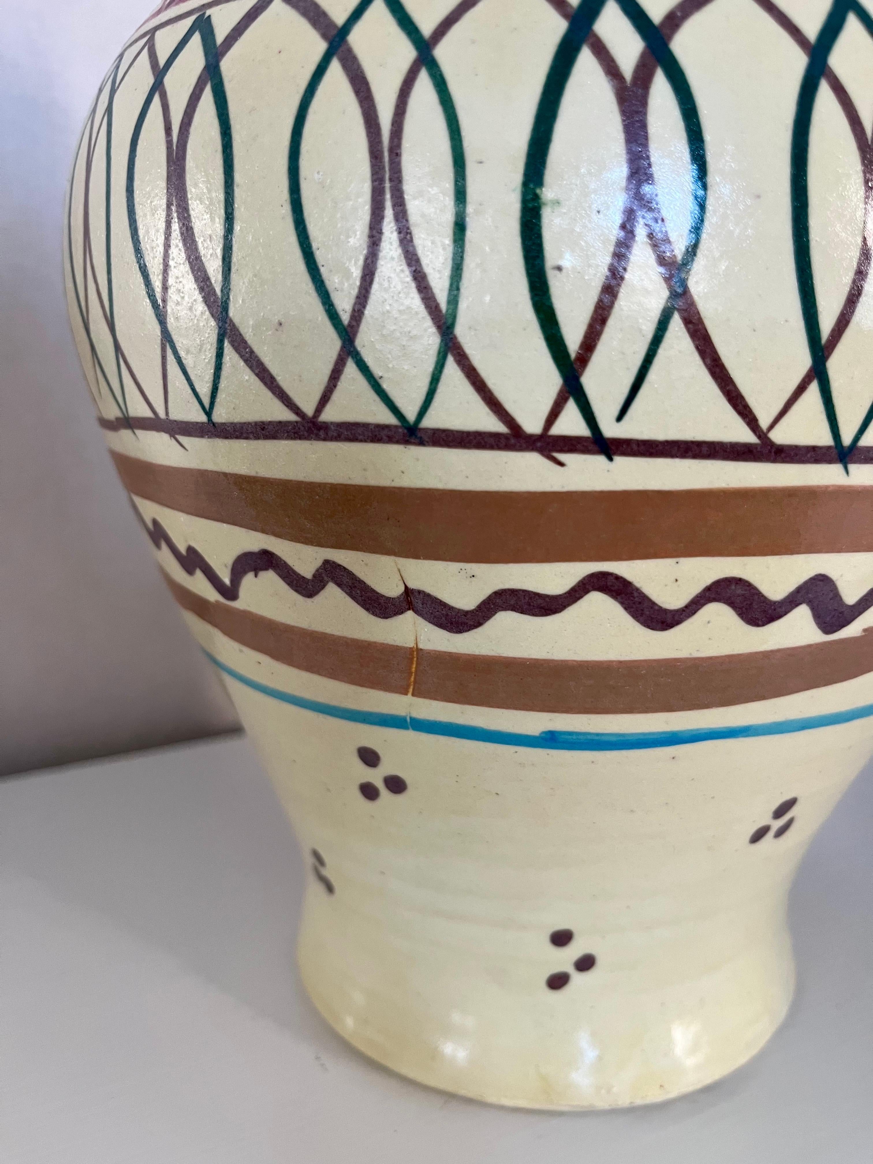Dipinto a mano Grande brocca/vaso in ceramica dipinta a mano, 1960 in vendita