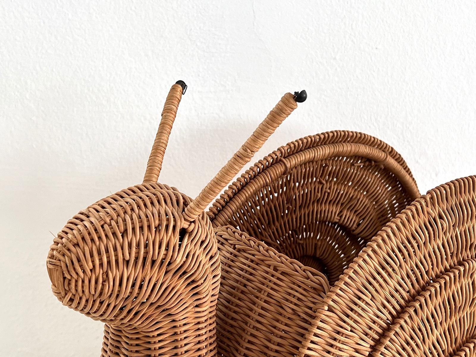 wicker snail basket