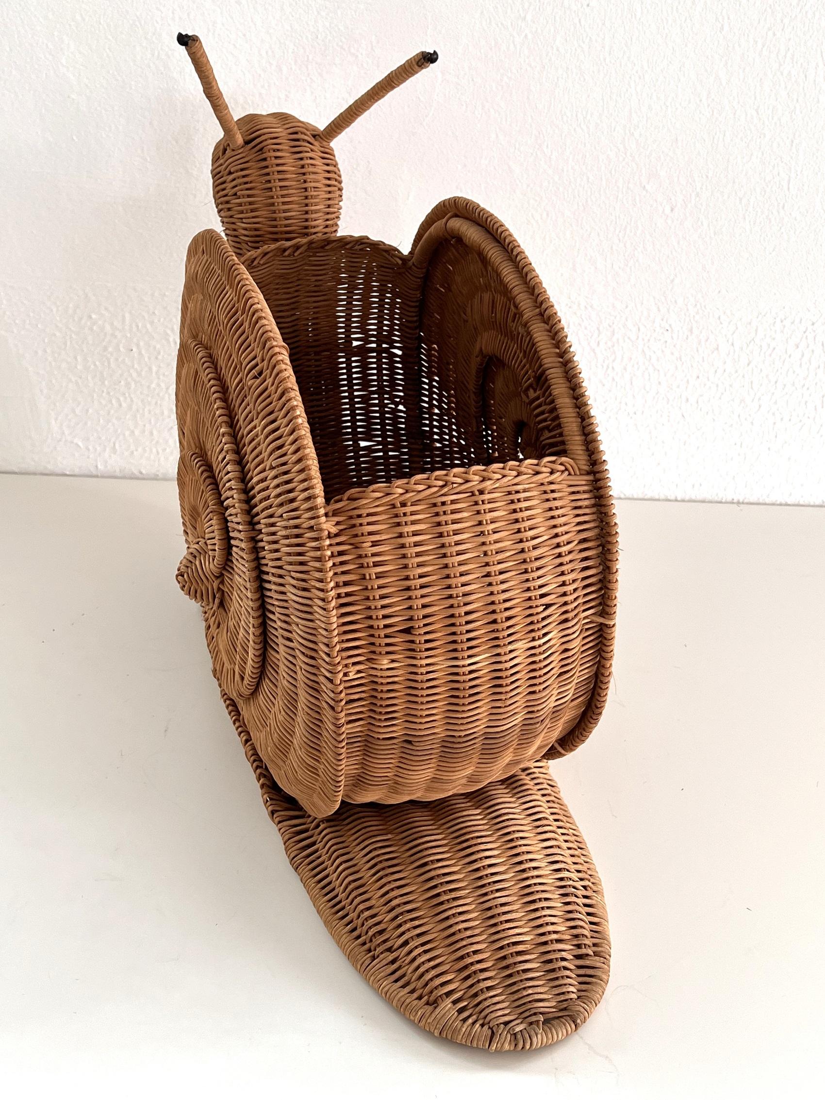 Mid-Century Modern Italian Vintage Large Rattan Snail Basket, 1980s