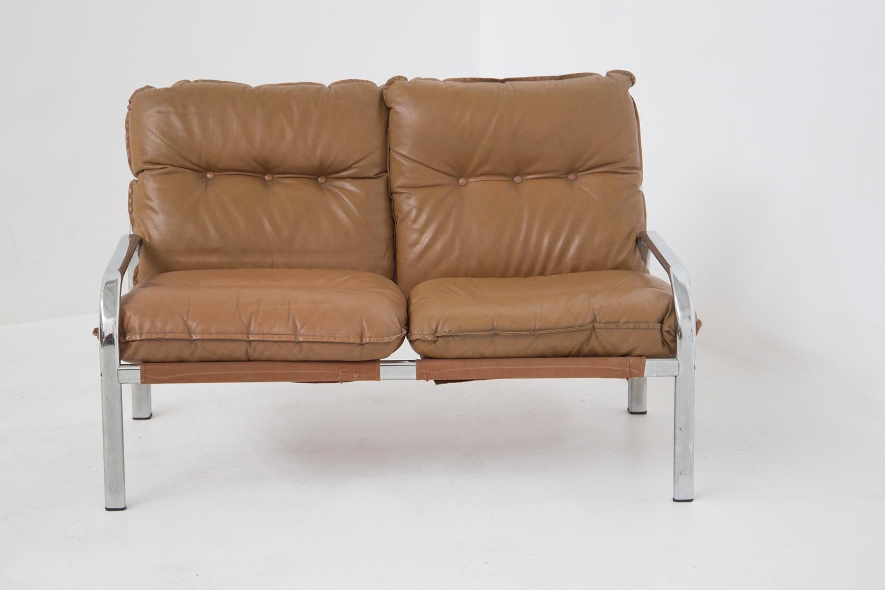 Space Age Leather and Steel Sofa att. to Gae Aulenti For Sale 1