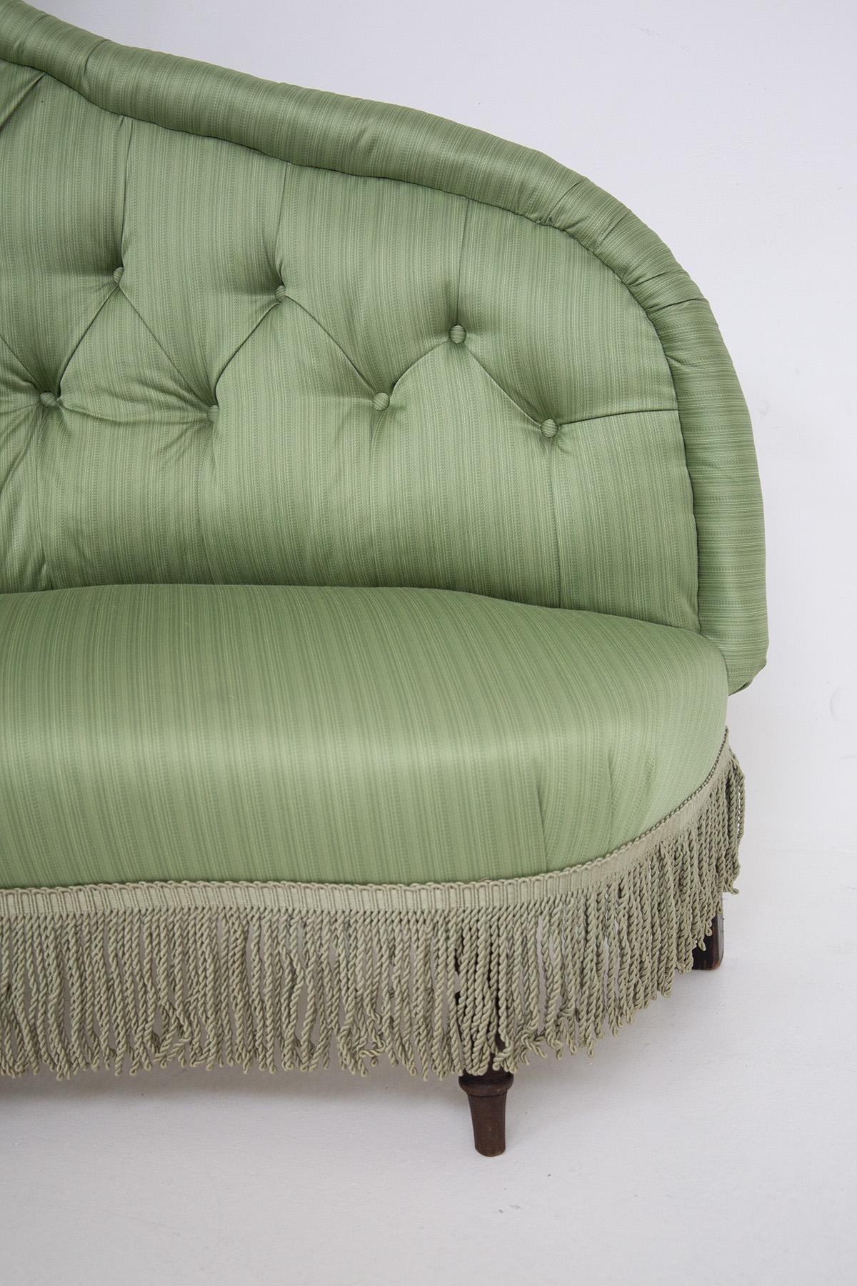 Italian Vintage Luxury Sofa in Wood and Green Silk Satin In Good Condition For Sale In Milano, IT