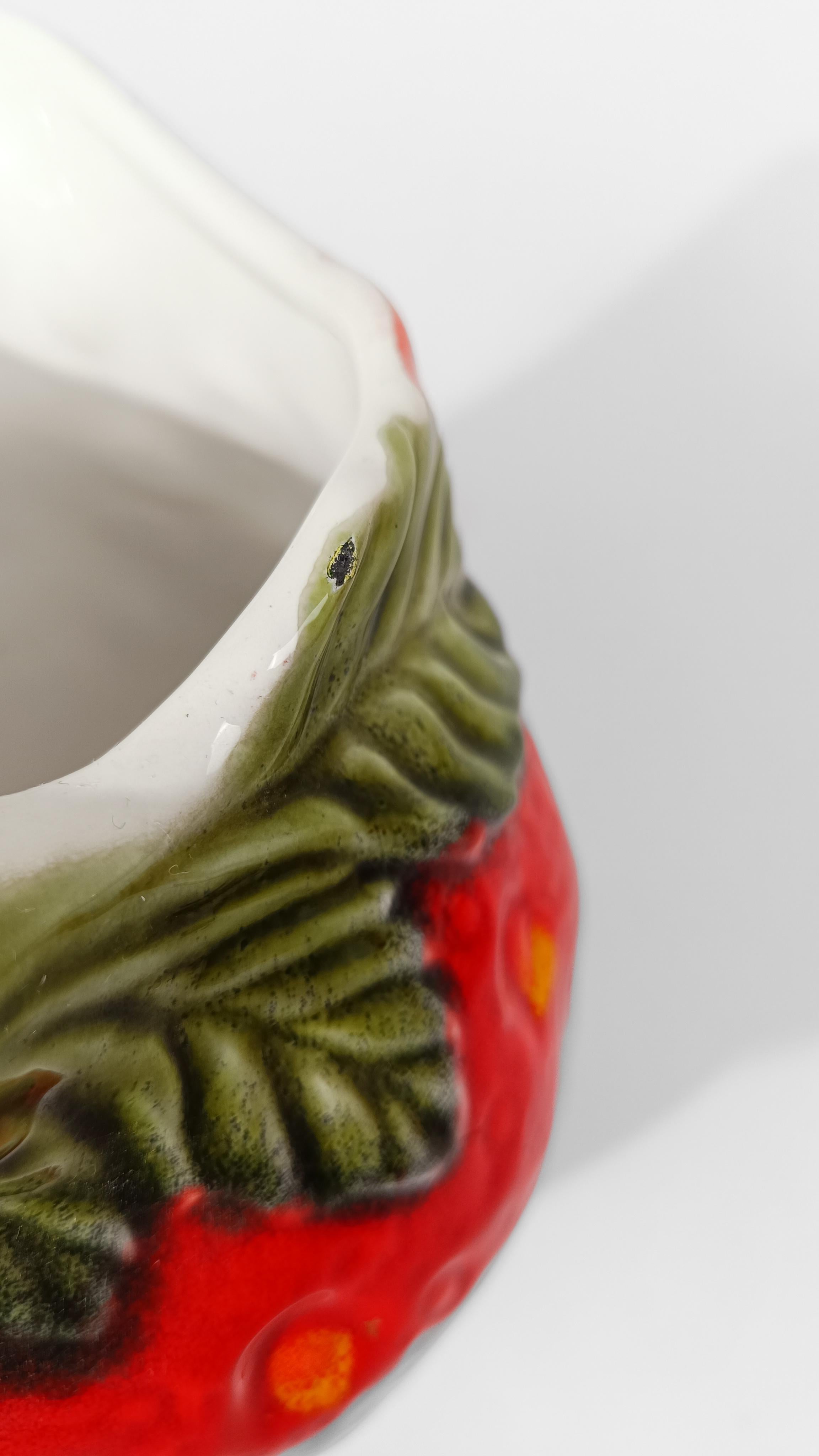 Pichet italien en majolique en forme de fraise,  Italie style ARS en vente 1