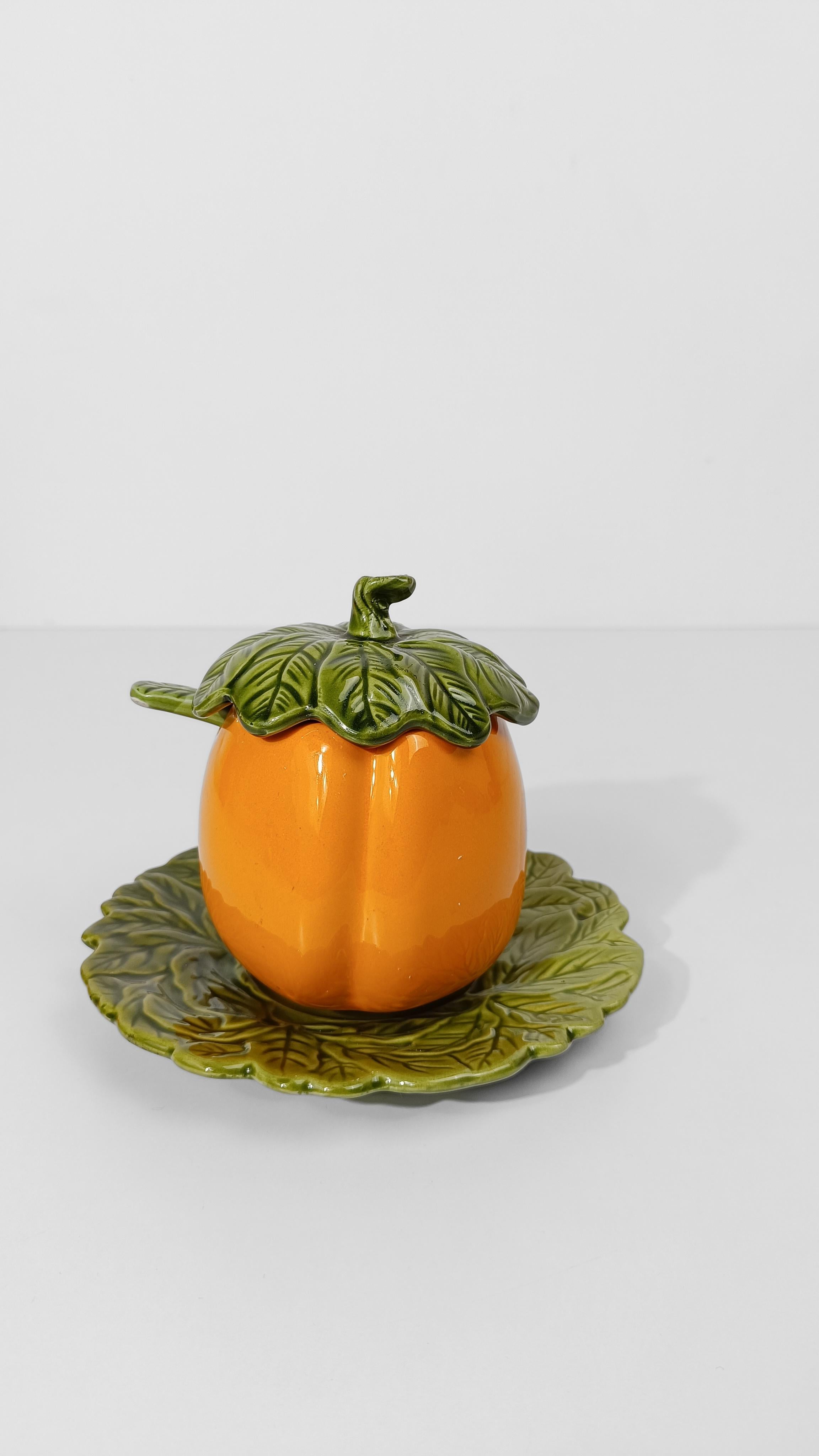 Italian Vintage Majolica Sugar Bowl in the shape of a Pepper by Italica ARS For Sale 5