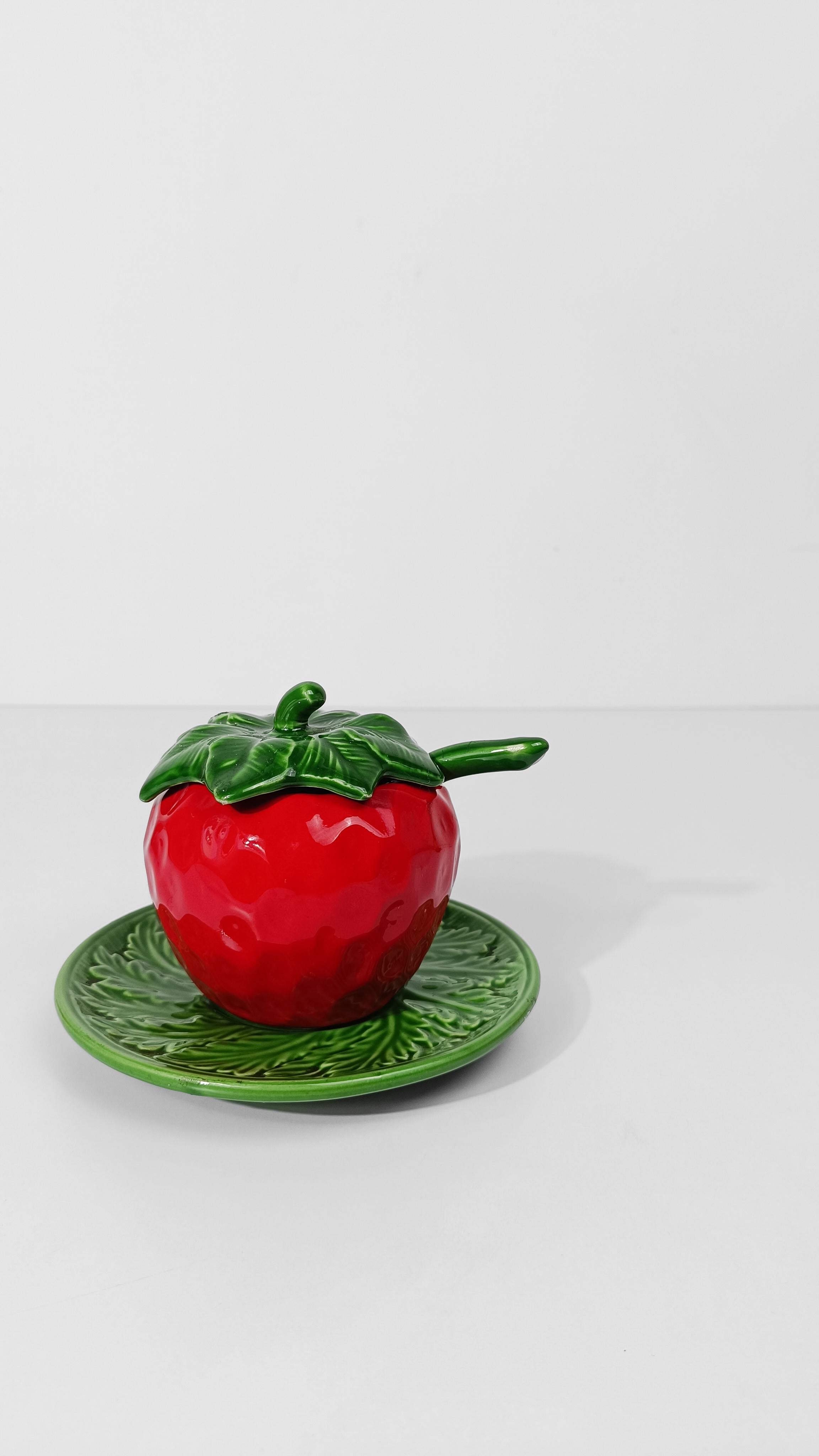 XX secolo Zuccheriera in maiolica d'epoca a forma di fragola di Italica Ars in vendita