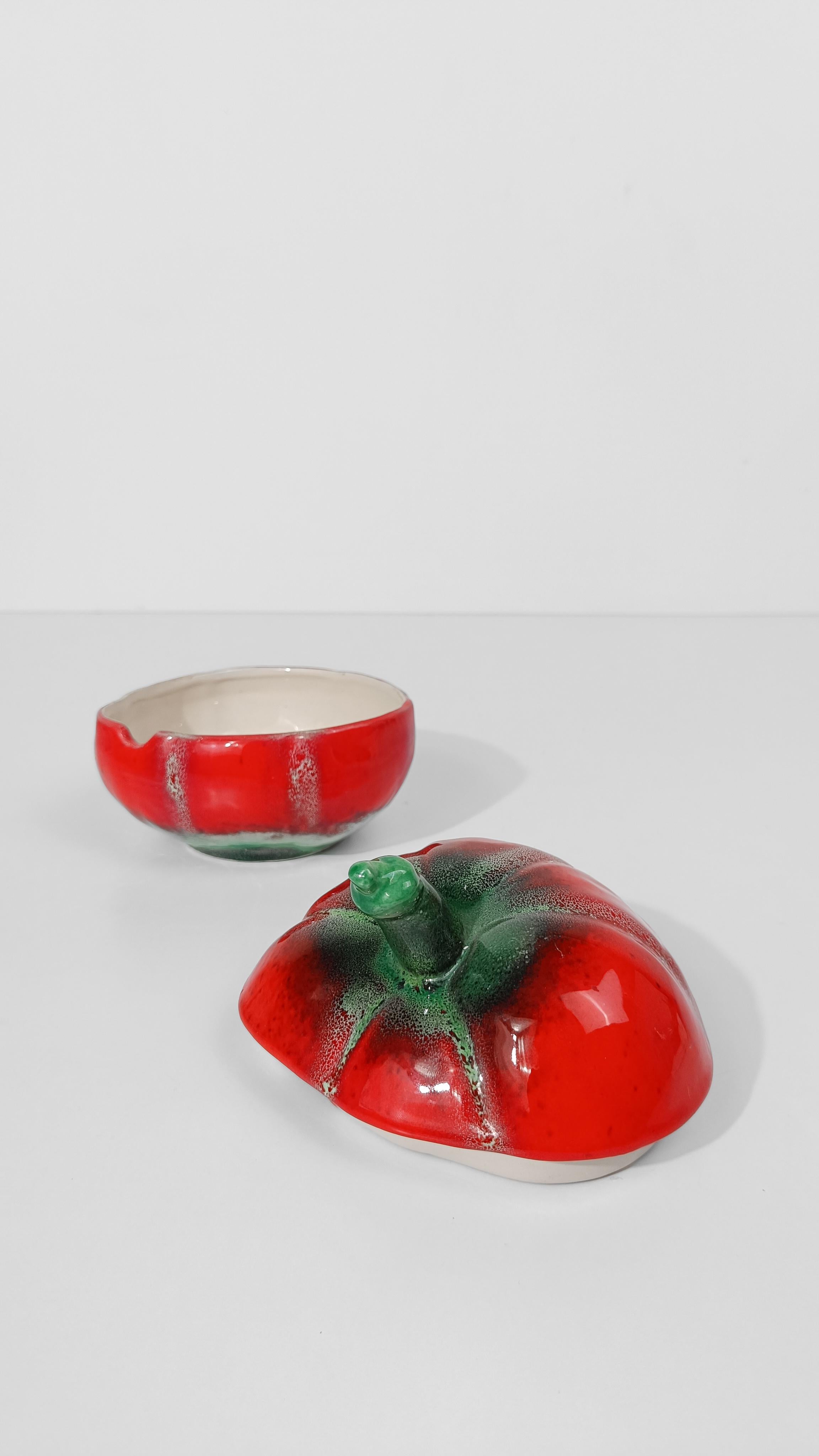 Italian Vintage Majolica Sugar Bowl in the shape of a Tomato by Pacetti Albisola In Good Condition For Sale In Roma, IT