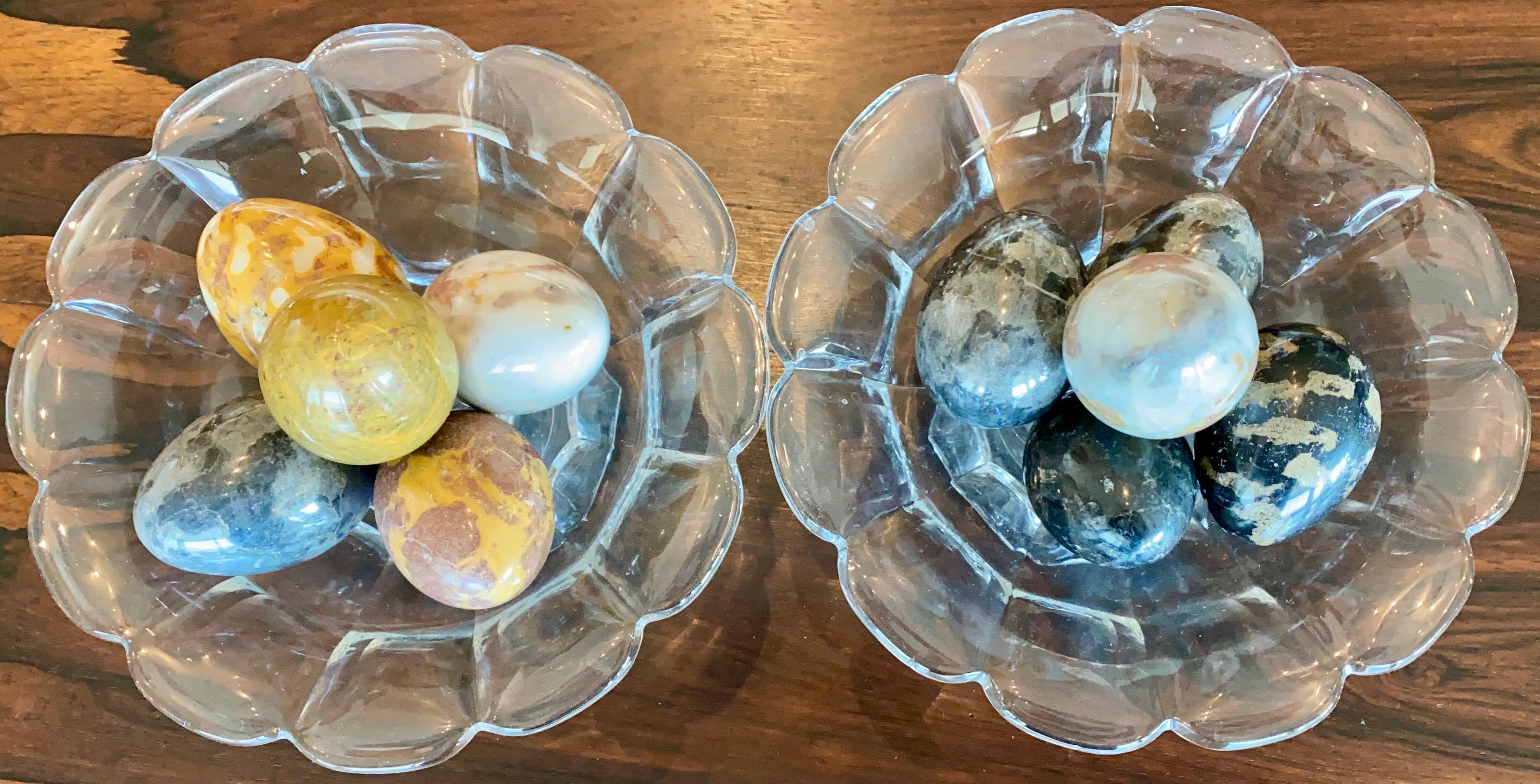 Italian vintage marble eggs, Circa 1960

Set of 10 Eggs of different colors and marble type.

The glass bowls are not included in the price.