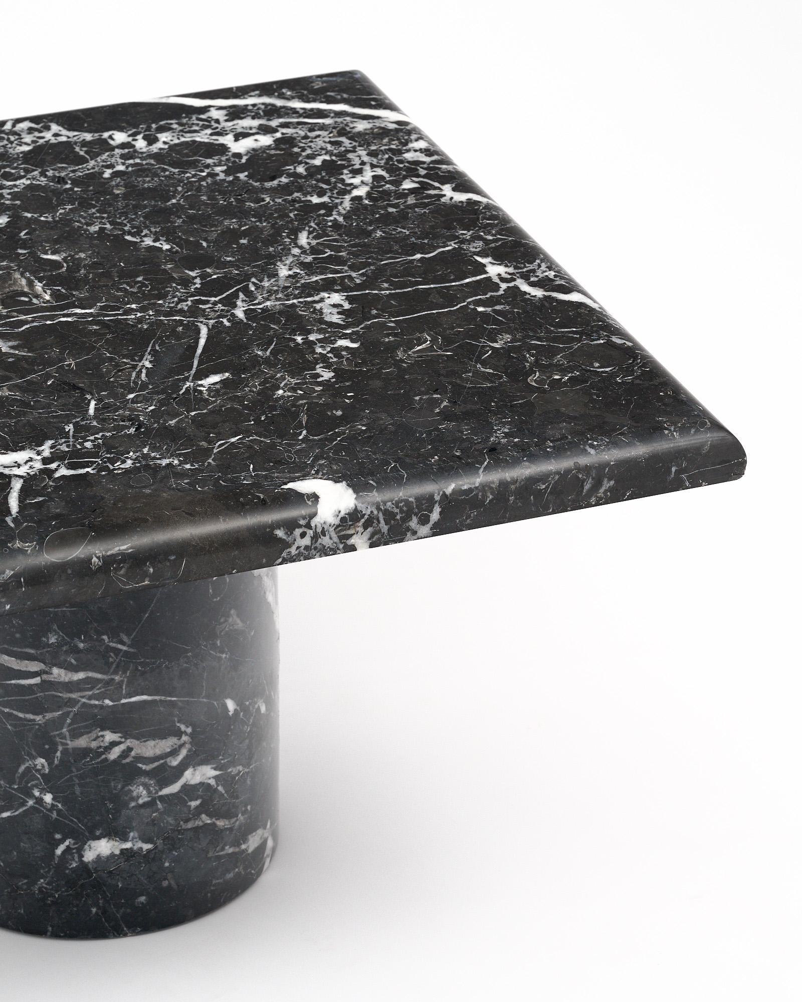 Moderne Table d'appoint italienne vintage en marbre en vente