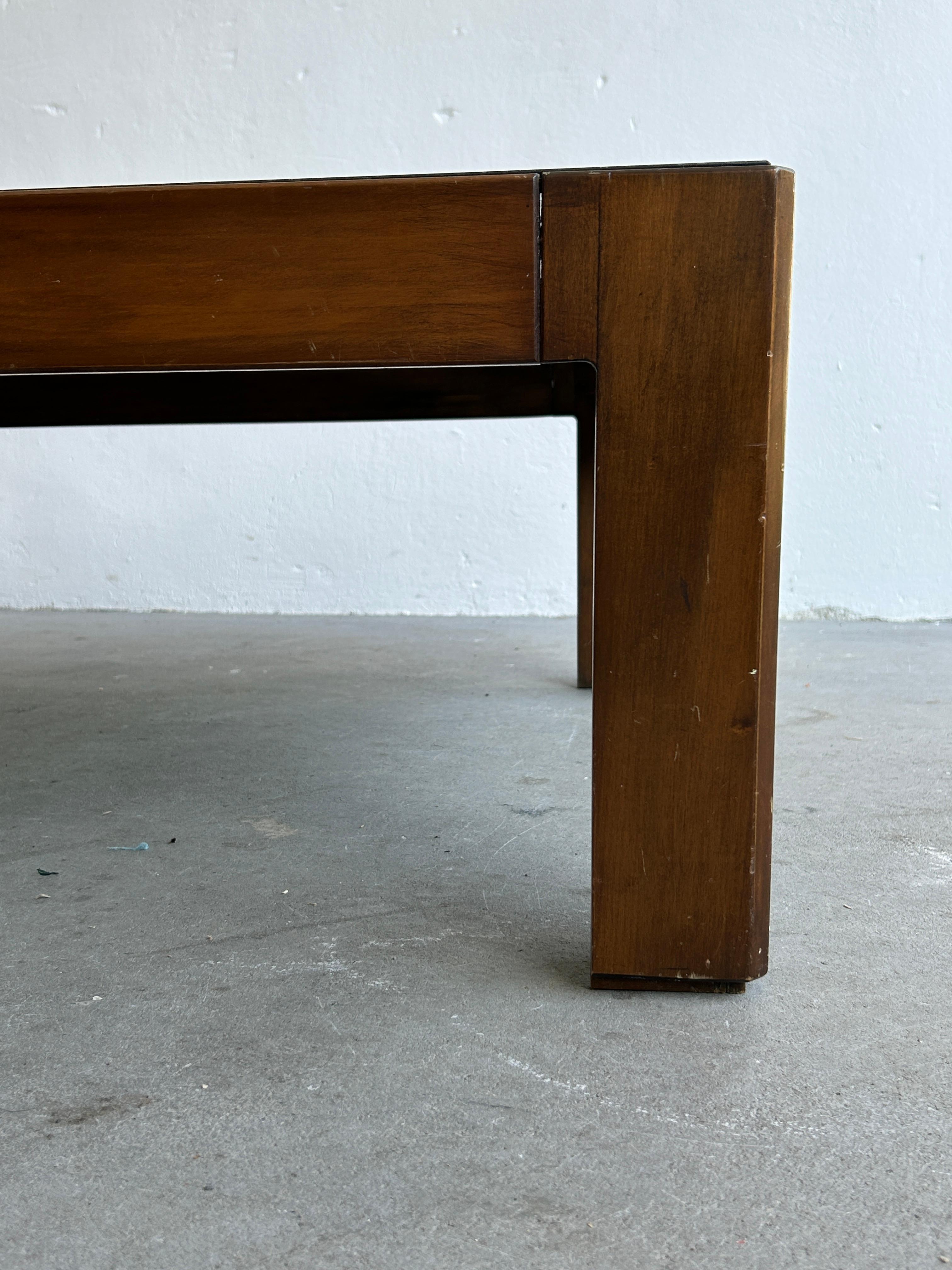 Italian Vintage Mid-Century-Modern Coffee Table in the Style of Afra and Scarpa For Sale 1
