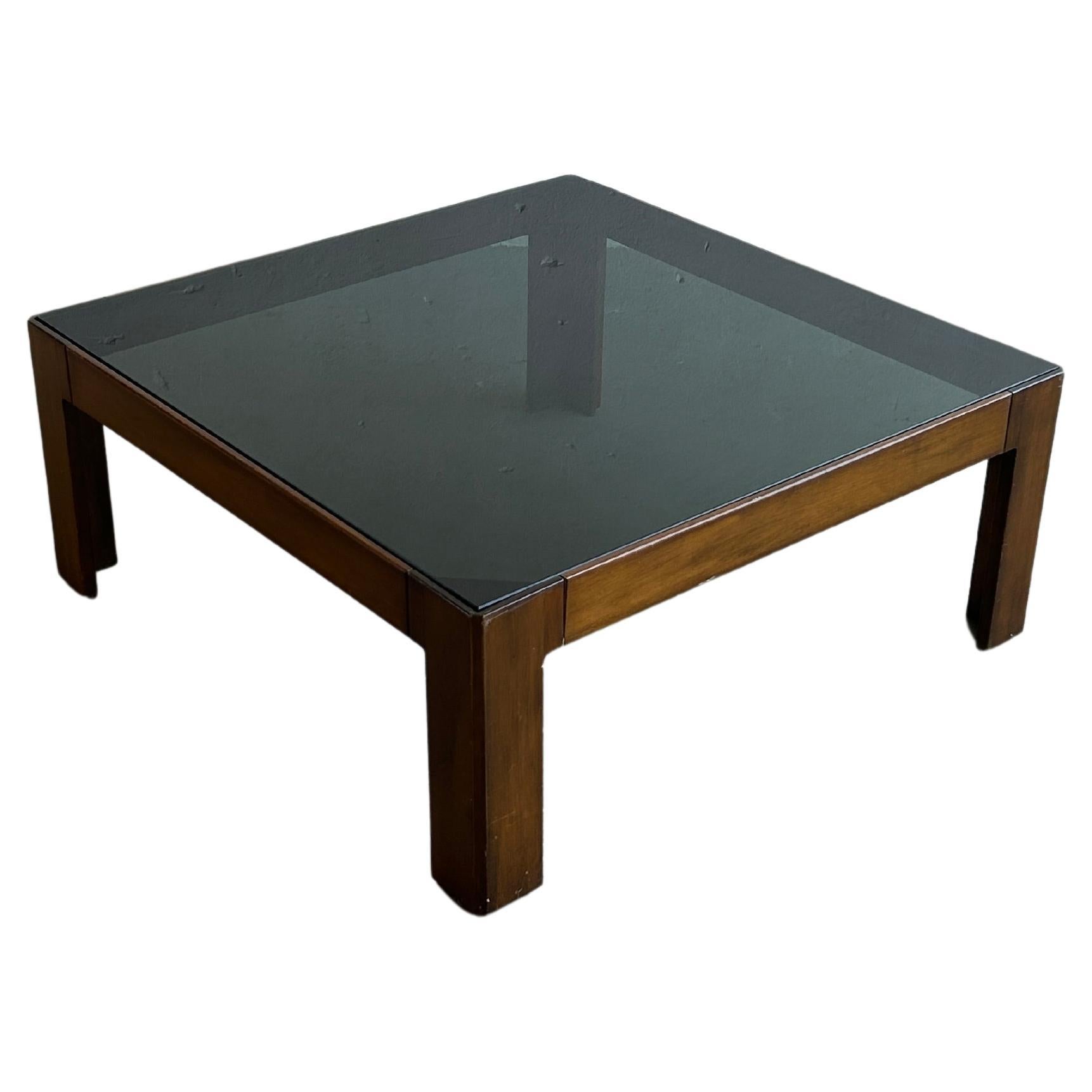 Italian Vintage Mid-Century-Modern Coffee Table in the Style of Afra and Scarpa For Sale