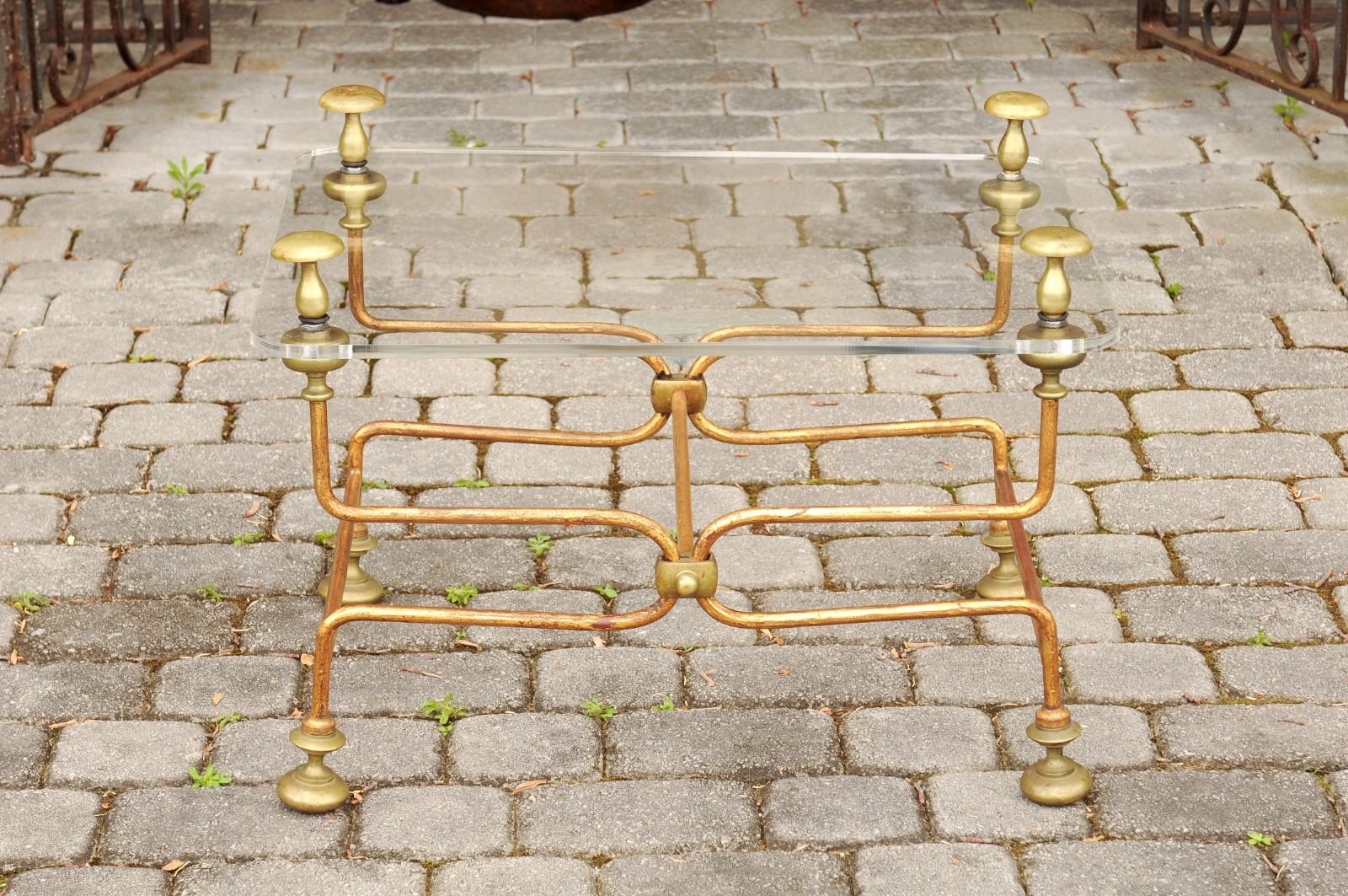 Italian Vintage Midcentury Brass Cocktail Table with Lucite Top and Looping Base For Sale 6
